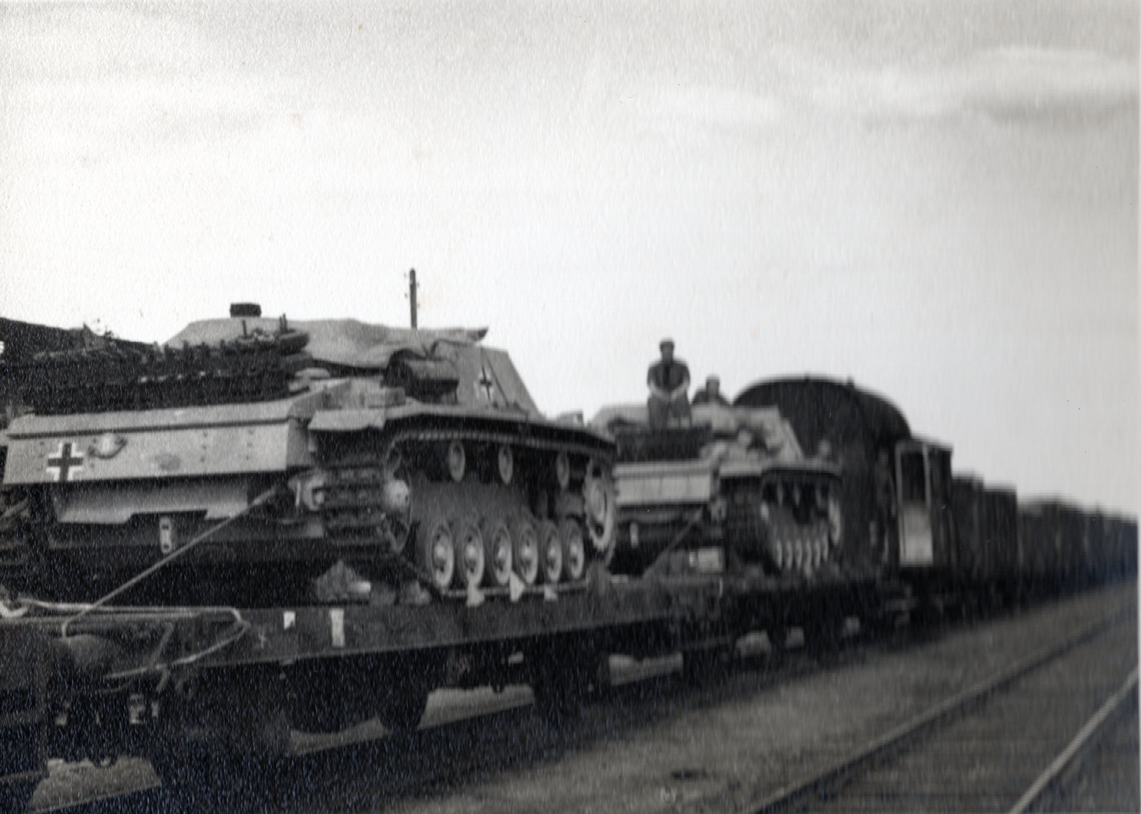 1942, Marics Zoltán, railway, second World War, assault gun, Sturmgeschütz III, Fortepan #131249