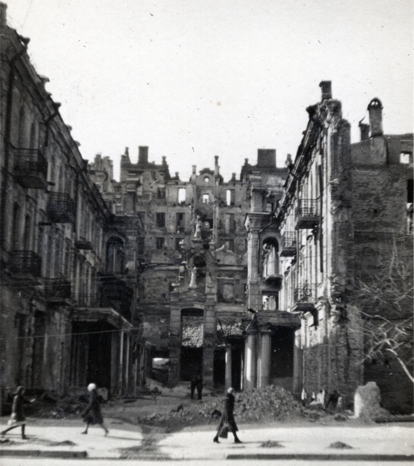 Ukraine, Kyiv, a Hrescsatik sugárút felrobbantott épületei, szemben a Kis Passzázs., 1943, Marics Zoltán, second World War, damaged building, Fortepan #131337