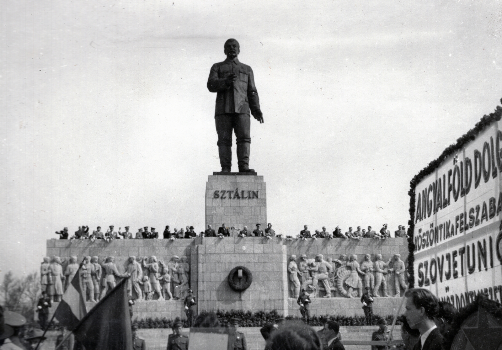 Hungary, Budapest XIV., Ötvenhatosok tere (Sztálin tér), Sztálin szobor., 1954, Marics Zoltán, Joseph Stalin portrayal, Budapest, Fortepan #131388