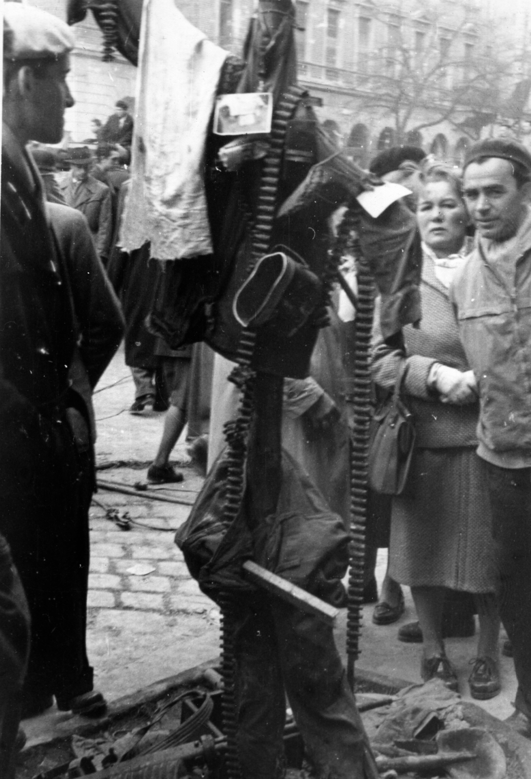 Hungary, Budapest VIII., a felvétel a József körút 46. számú ház előtt készült., 1956, Marics Zoltán, revolution, Budapest, doll, Fortepan #131408