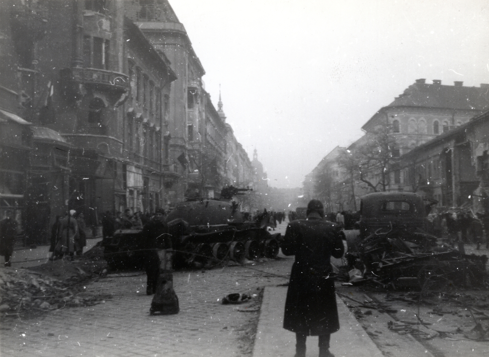 Hungary, Budapest VIII.,Budapest IX., Üllői út a Berzenczey utcától a Nagykörút felé nézve., 1956, Marics Zoltán, revolution, Budapest, wreck, Fortepan #131424