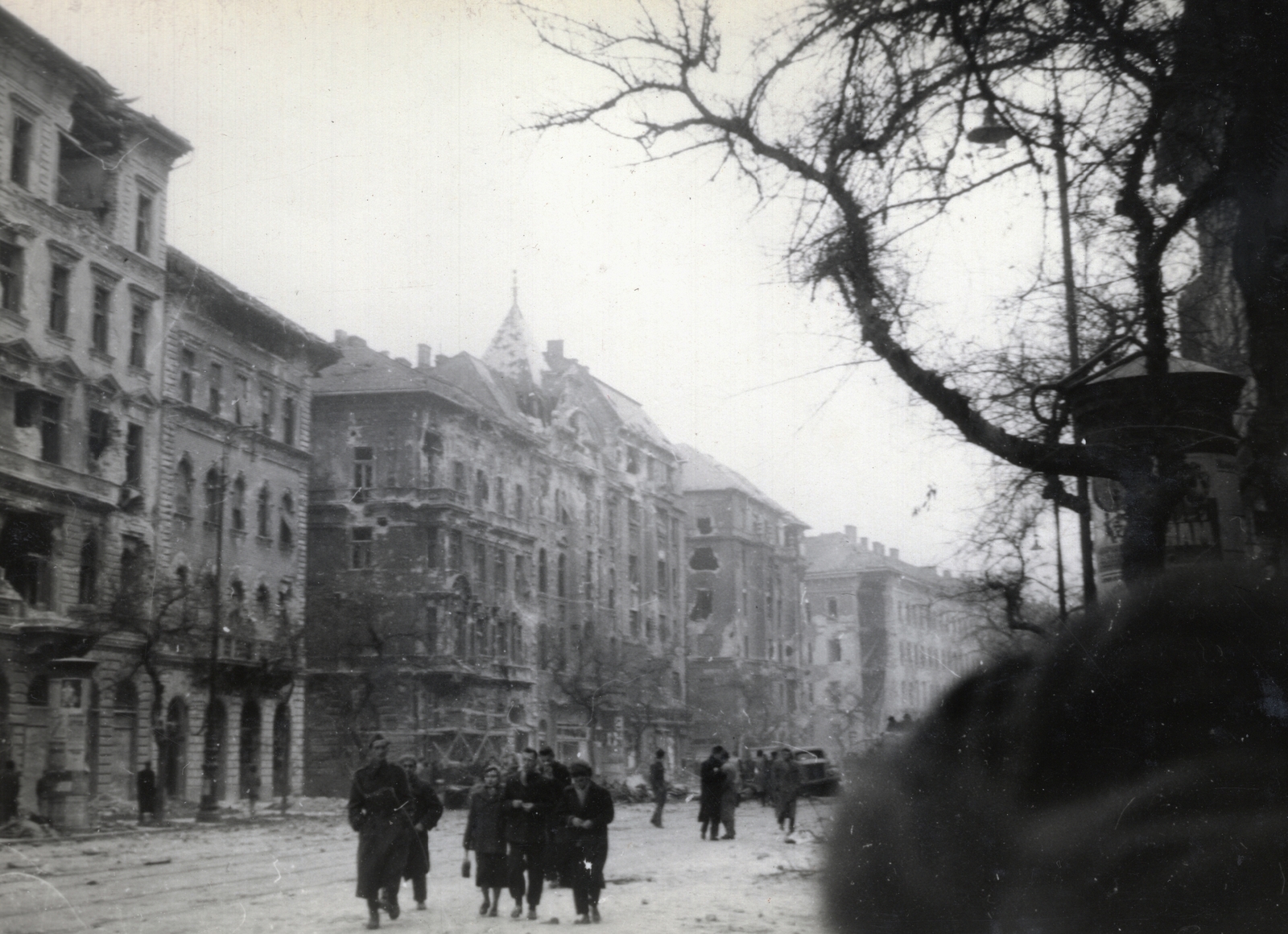 Hungary, Budapest VIII., József körút a Pál utcától az Üllői út felé nézve., 1956, Marics Zoltán, revolution, damaged building, Budapest, ad pillar, Fortepan #131429