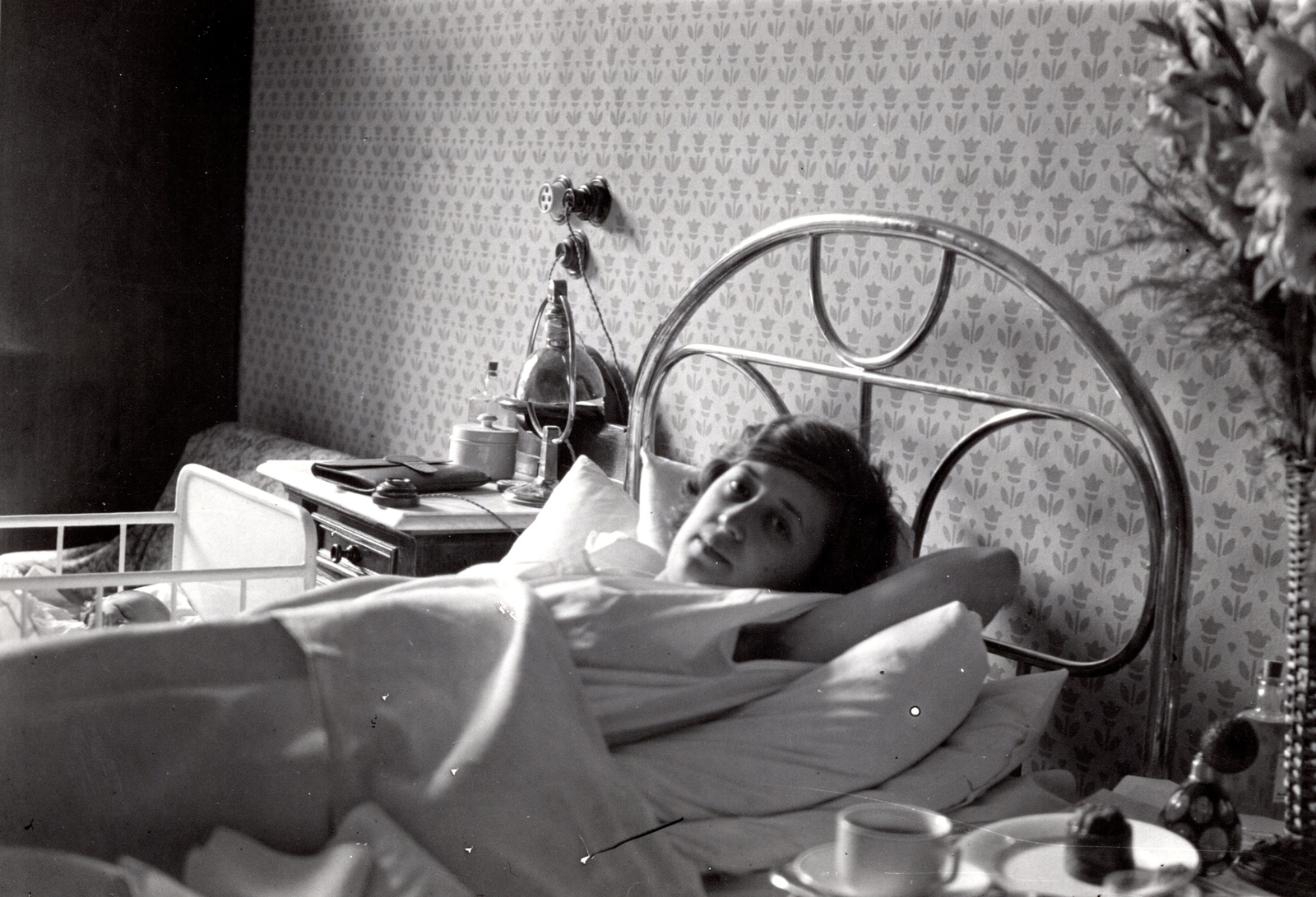 1939, Paczolay család, interior, bed, badside table, berth, illness, Fortepan #131515