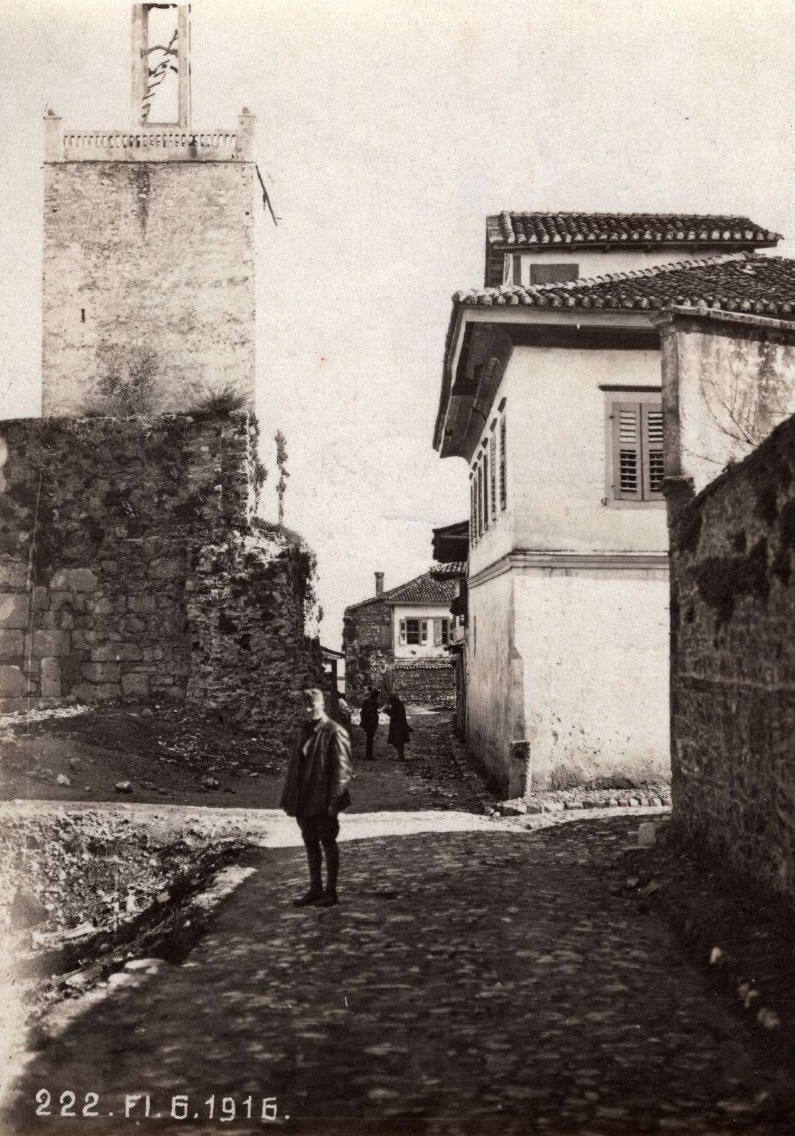 Albania, Durrës, Rruga Pal Engjelli, balra az 1926. decemberi földrengésben megsemmisült Óratorony (Kulla e sahatit) látható. Maradványait lebontották., 1916, Palotai Klára, First World War, vanished building, Fortepan #131572