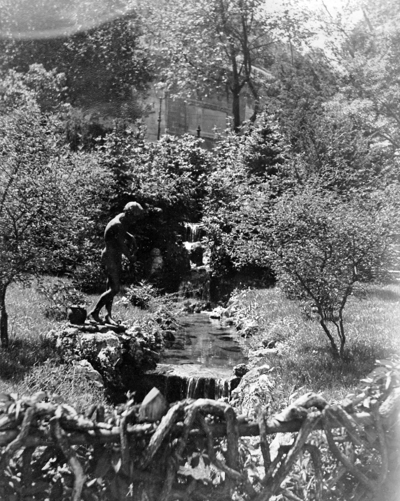 Hungary, Budapest I., Döbrentei tér, Ligeti Miklós alkotása a Rákászfiú szobra (1926) az Erzsébet híd hídfője melletti parkban., 1928, Fortepan, sculpture, Budapest, Fortepan #13161