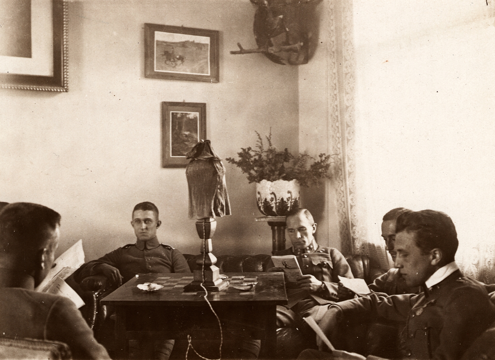 1916, Palotai Klára, First World War, soldier, reading, photo in a frame, Fortepan #131614