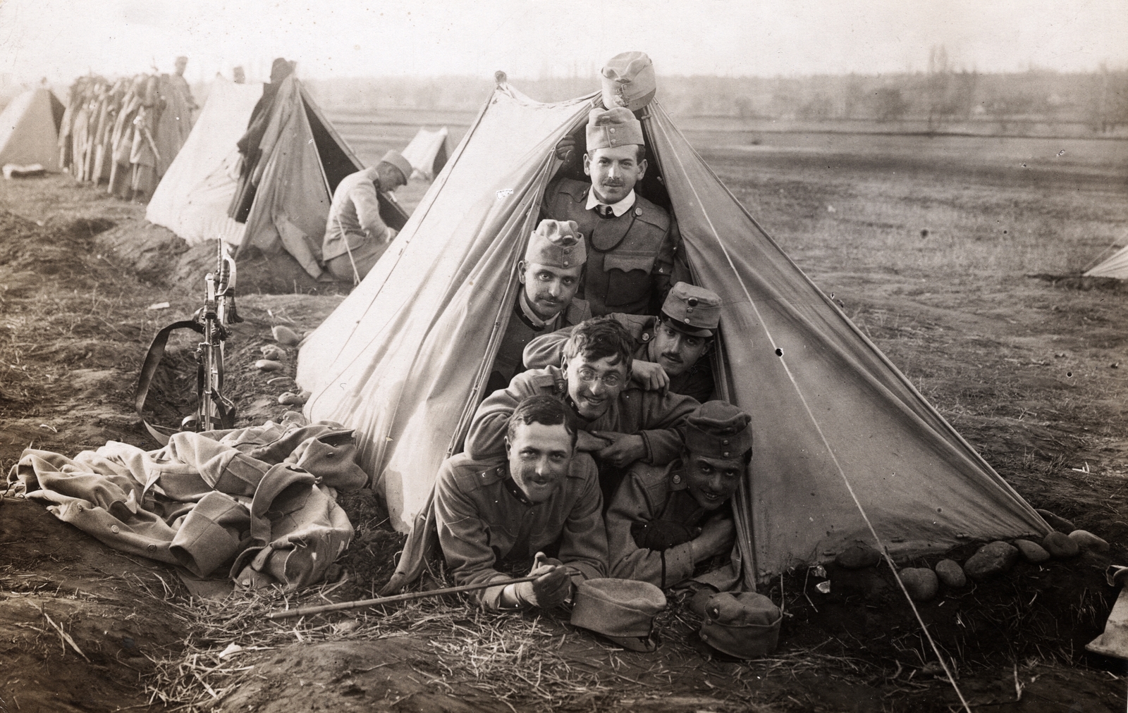 1917, Palotai Klára, First World War, tent, jesting, Fortepan #131645