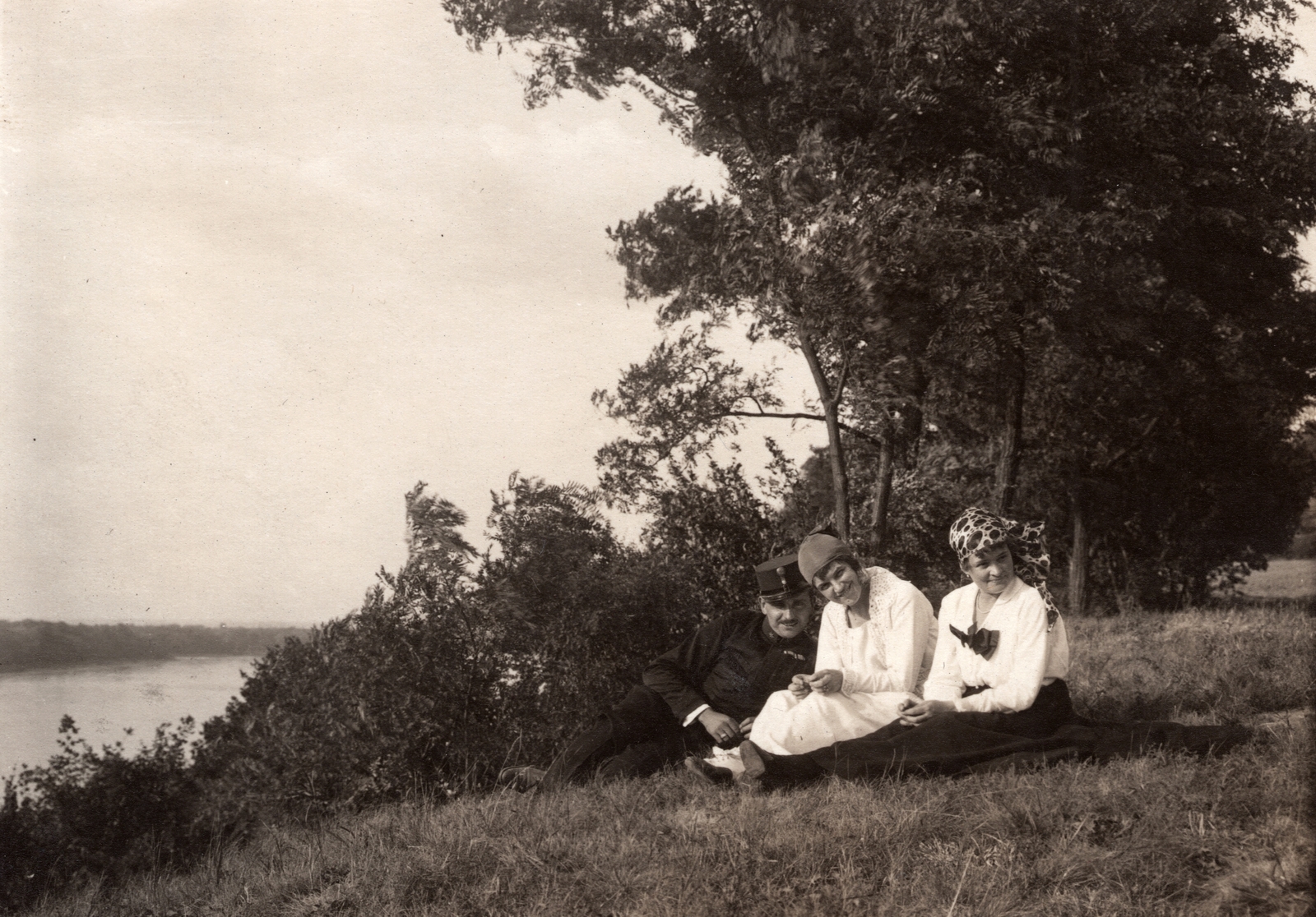 1916, Palotai Klára, three people, sitting on the ground, lie in the grass, Fortepan #131692