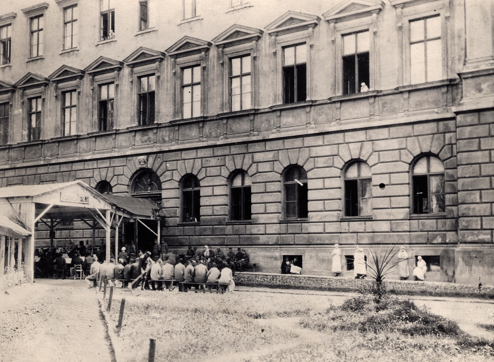 Ukrajna, Lviv, 1. sz. Tartalékkórház (egykor Lembergi Műszaki Főiskola, ma Lvivi Politechnika Nemzeti Egyetem)., 1917, Palotai Klára, első világháború, gyógyintézmény, Fortepan #131720