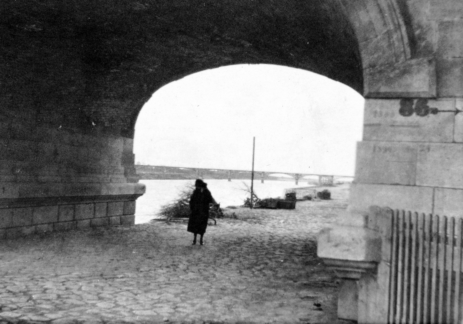 Hungary, Szeged, alsó rakpart, háttérben a vasúti híd., 1930, Fortepan, railway bridge, wharf, Fortepan #13178