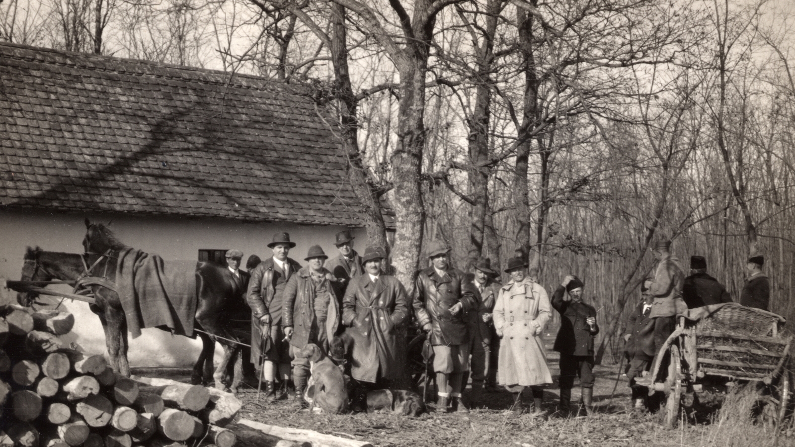 1932, Palotai Klára, hunting, tableau, chariot, horse, house, dog, Fortepan #131815