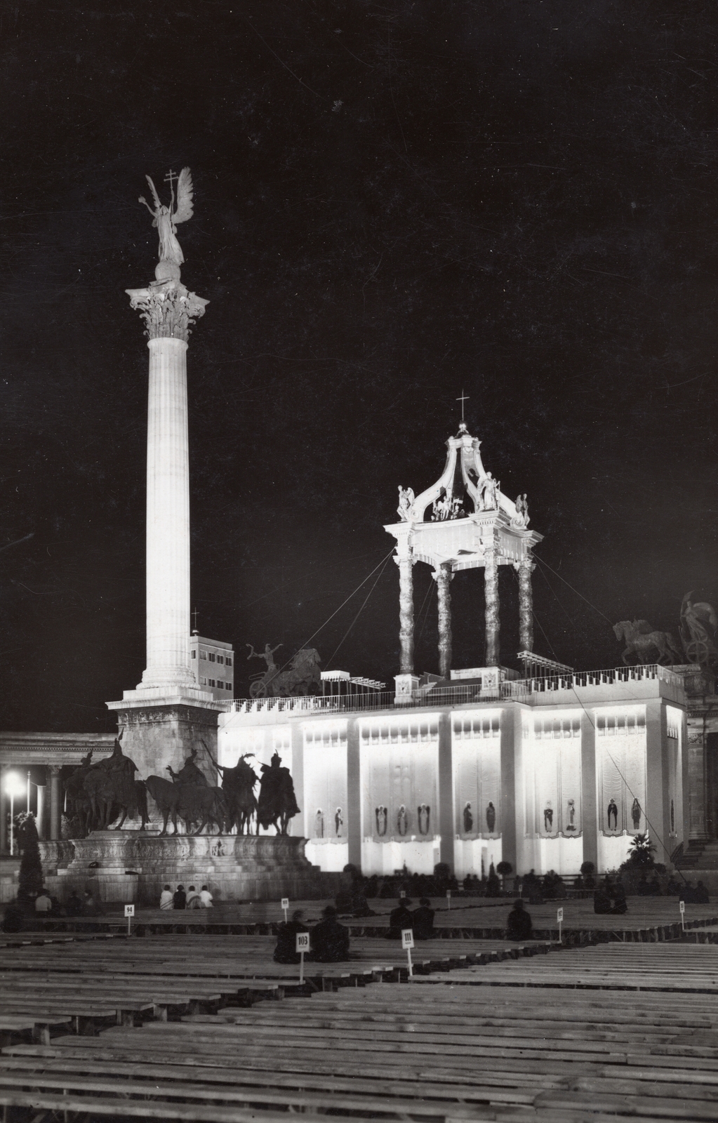 Hungary, Budapest XIV., Hősök tere, Eucharisztikus Világkongresszus., 1938, Új Ember hetilap, floodlighting, Budapest, Fortepan #131872