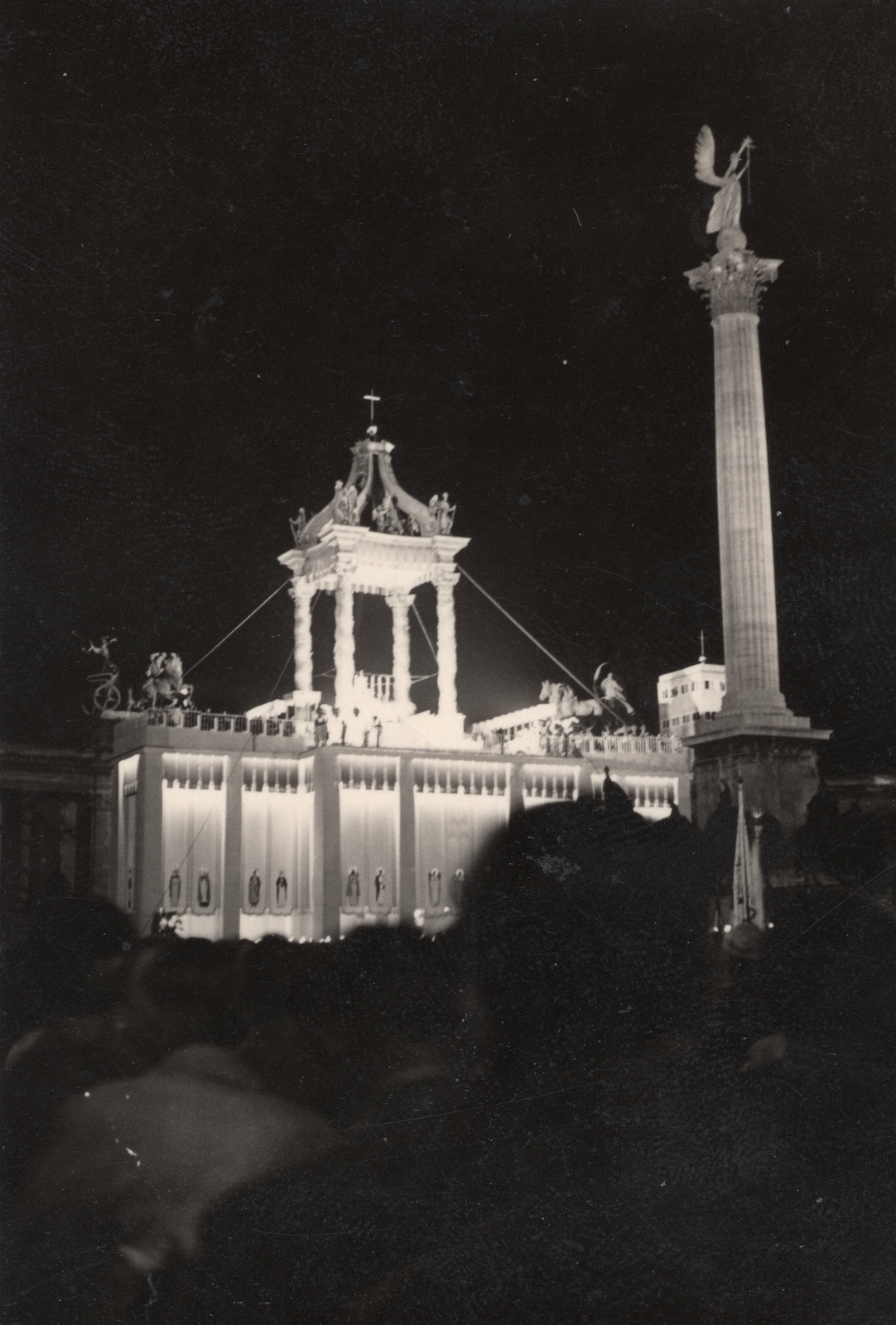Hungary, Budapest XIV., Hősök tere, Eucharisztikus Világkongresszus., 1938, Új Ember hetilap, floodlighting, Budapest, Fortepan #131881