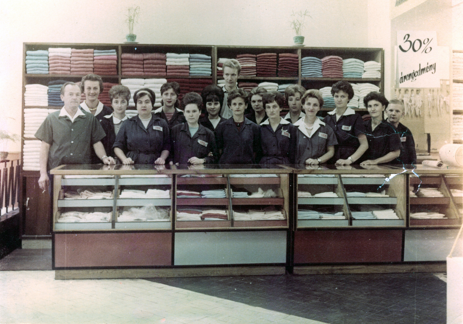 Hungary, Pécs, Király (Kossuth Lajos) utca 12., Ifjúsági Áruház., 1966, Vámos Eszter, fashion, vendor, clothing store, Fashion store, tableau, display, shop interior, discount, socialist brigade, Fortepan #131914