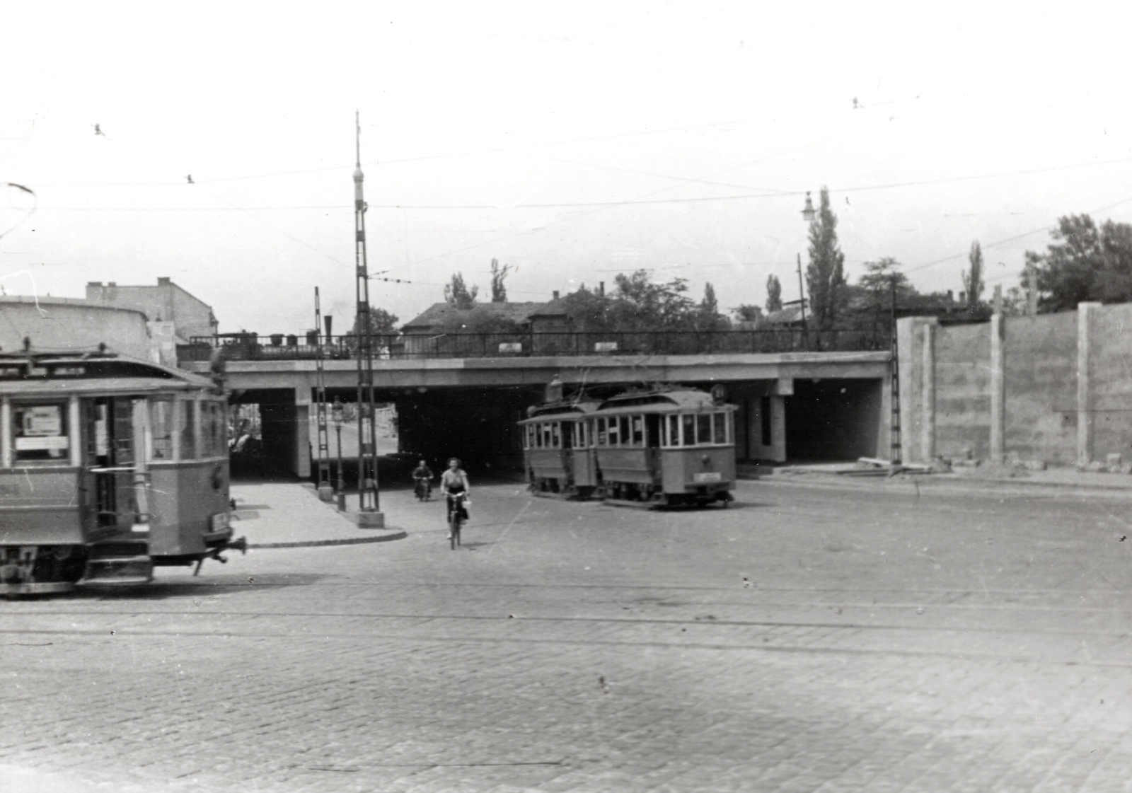 Hungary, Budapest VI.,Budapest XIV., Dózsa György út a Vágány utca felé nézve, balra a Podmaniczky (Rudas László) utca., 1952, Samodai József Zuglói Helytörténeti Műhely, tram, Budapest, Fortepan #131931