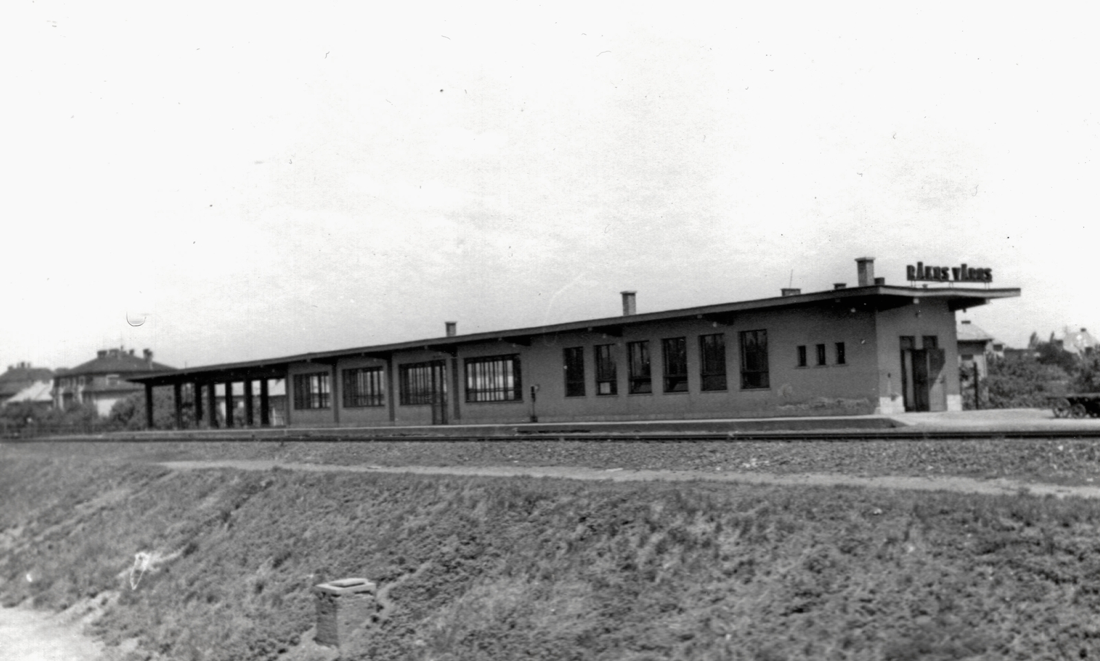 Magyarország, Budapest XIV., Rákosváros (később Budapest-Zugló, ma Zugló) vasúti megállóhely., 1953, Samodai József Zuglói Helytörténeti Műhely, Budapest, vasútállomás, vasút, Fortepan #131943