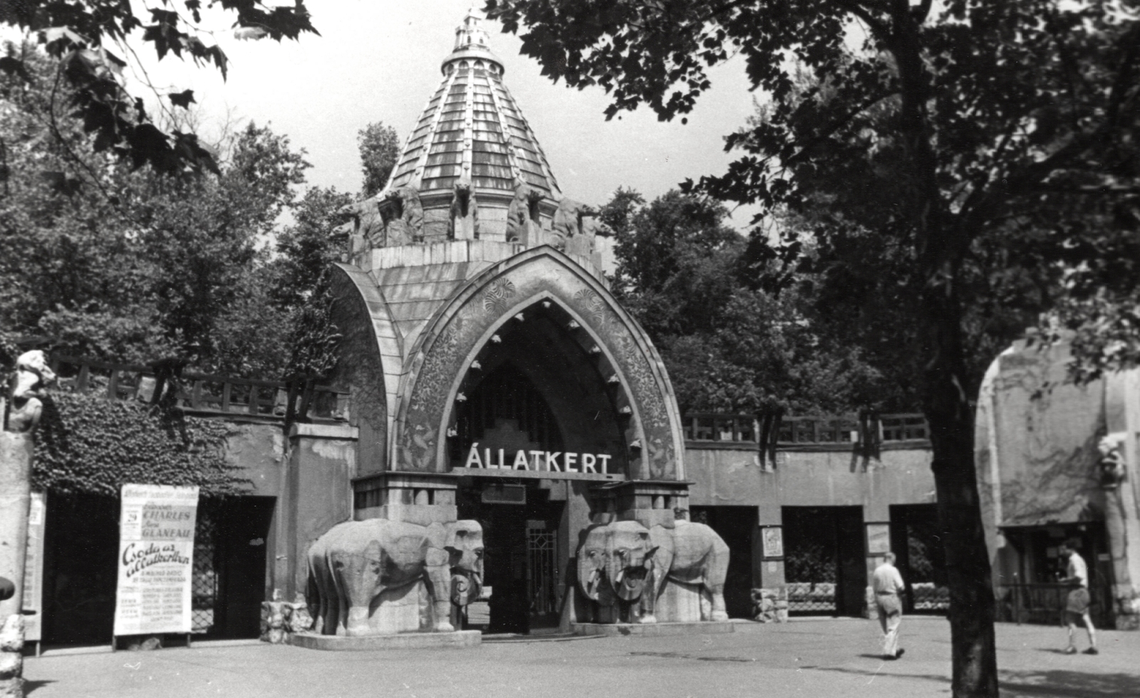 Magyarország, Városliget,Állatkert, Budapest XIV., főbejárat., 1953, Samodai József Zuglói Helytörténeti Műhely, Budapest, főbejárat, állatkert, Fortepan #131944