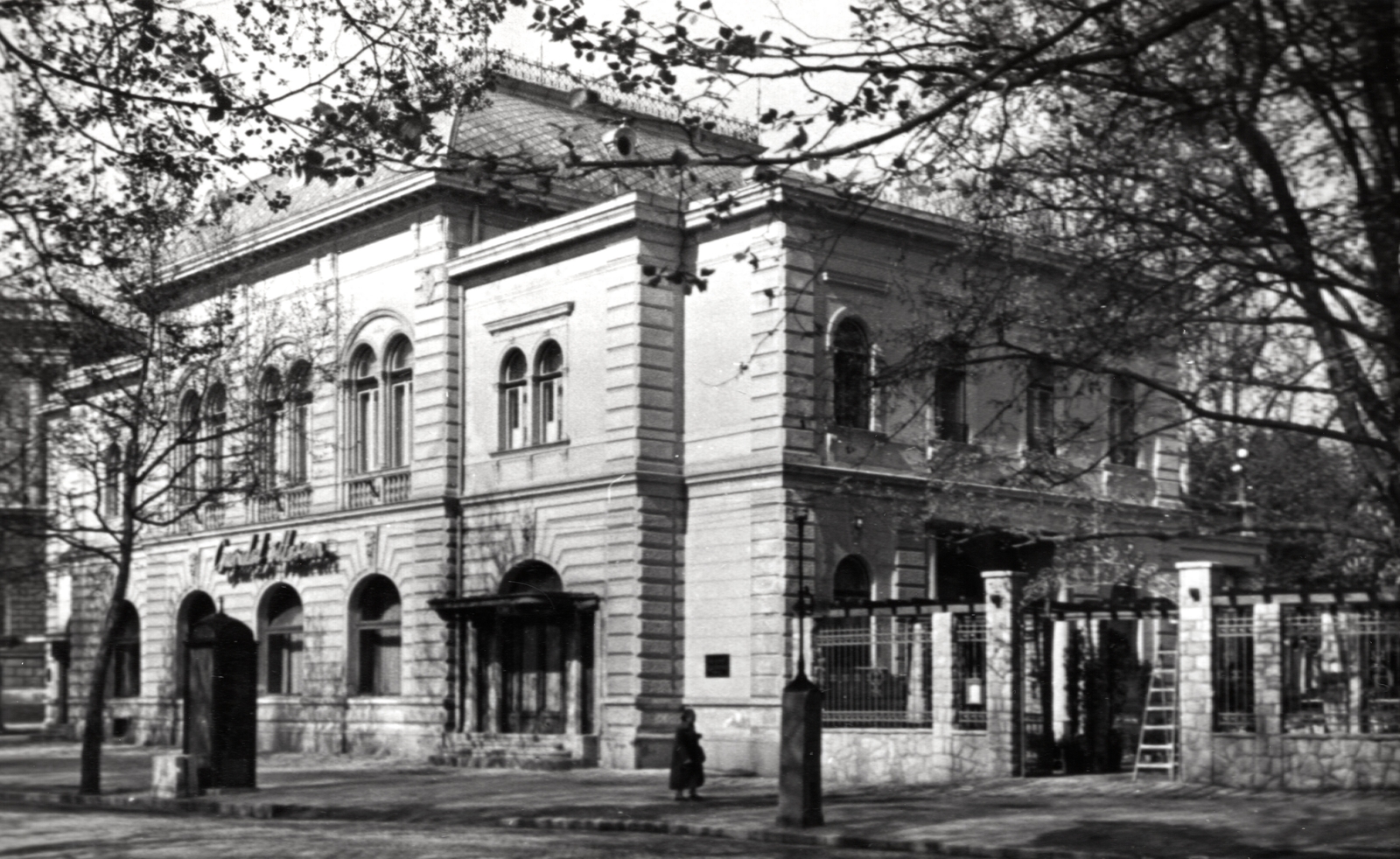 Hungary, Budapest XIV., Állatkerti körút, Gundel Étterem., 1955, Samodai József Zuglói Helytörténeti Műhely, Budapest, phone booth, restaurant, Fortepan #131966