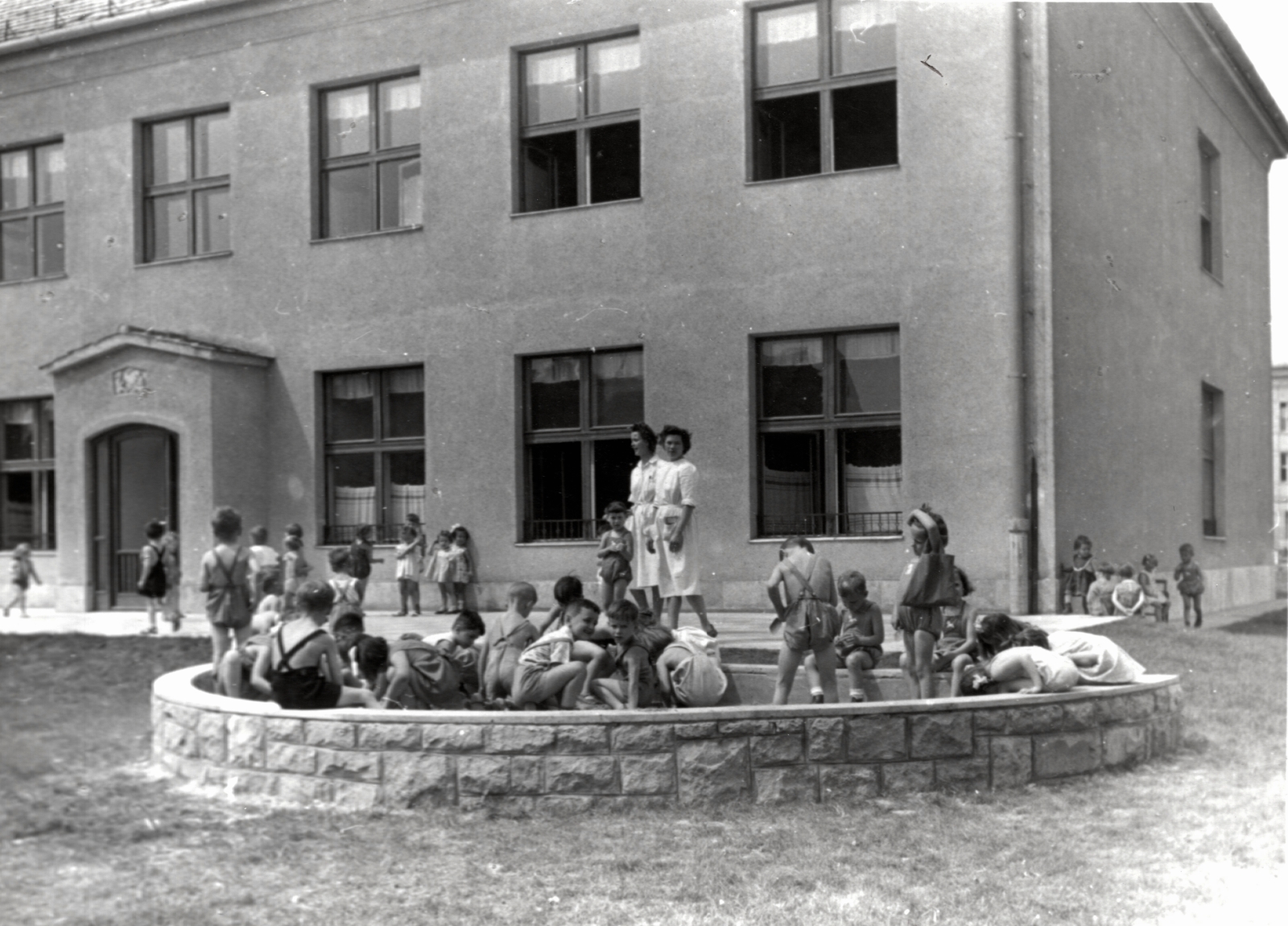 Hungary, Budapest XIV., Bánki Donát utcai óvoda (később Óperenciás óvoda)., 1956, Samodai József Zuglói Helytörténeti Műhely, Budapest, kids, Fortepan #131984