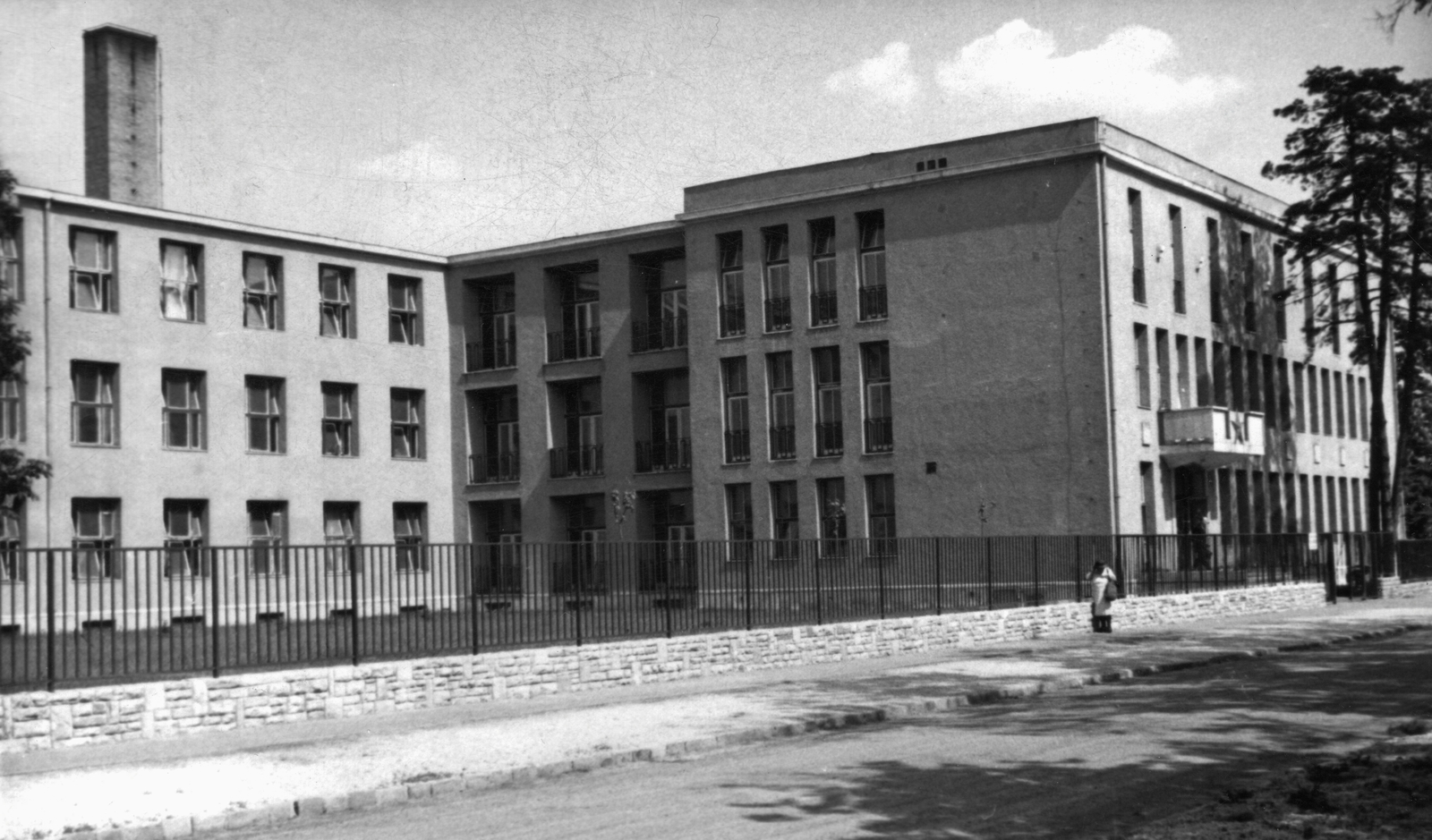 Magyarország, Budapest XIV., Laky Adolf utca 41-49., Fővárosi Kefe- és Seprűgyártó Vállalat., 1959, Samodai József Zuglói Helytörténeti Műhely, Budapest, Fortepan #131999