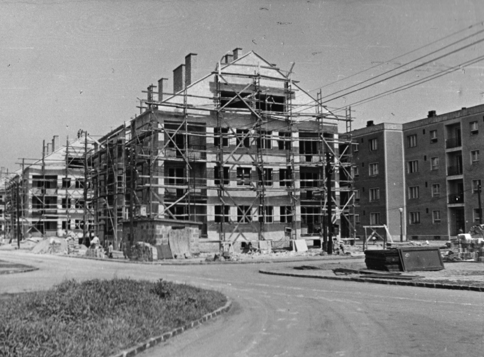 Magyarország, Budapest XIV., Szitakötő utca, jobbra takarva a Torontál utca házsora., 1960, Samodai József Zuglói Helytörténeti Műhely, Budapest, építkezés, állvány, Fortepan #132004