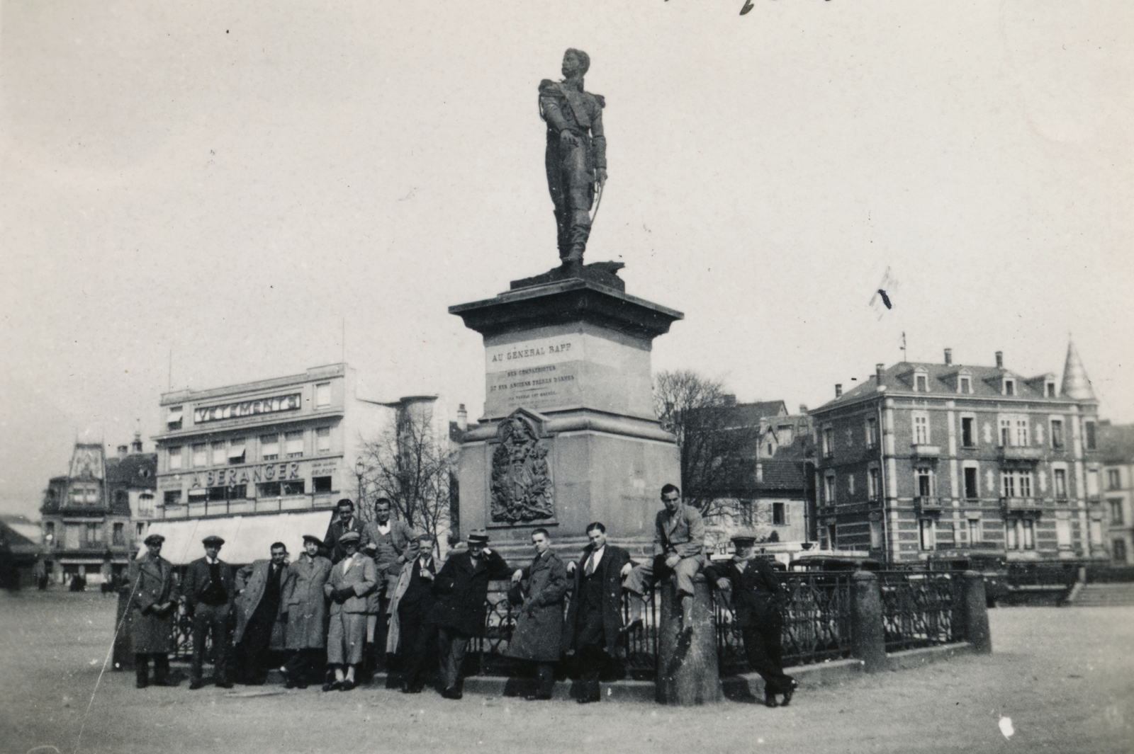 Franciaország, Colmar, Champ-de-Mars, Jean Raff tábornok szobra (Frédéric Auguste Bartholdi, 1856.)., 1932, Paczolay család, Fortepan #132064