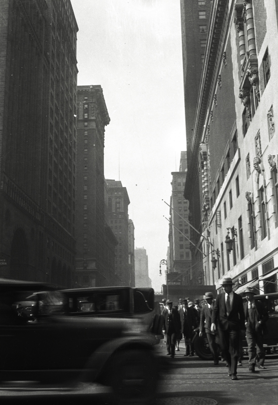 Amerikai Egyesült Államok, New York, Keleti 42. utca a Lexington Avenue felől a Madison Avenue felé nézve, balra a 110 szám, akkor a Bowery Savings Bank központja., 1927, Sajó István, Fortepan #132107