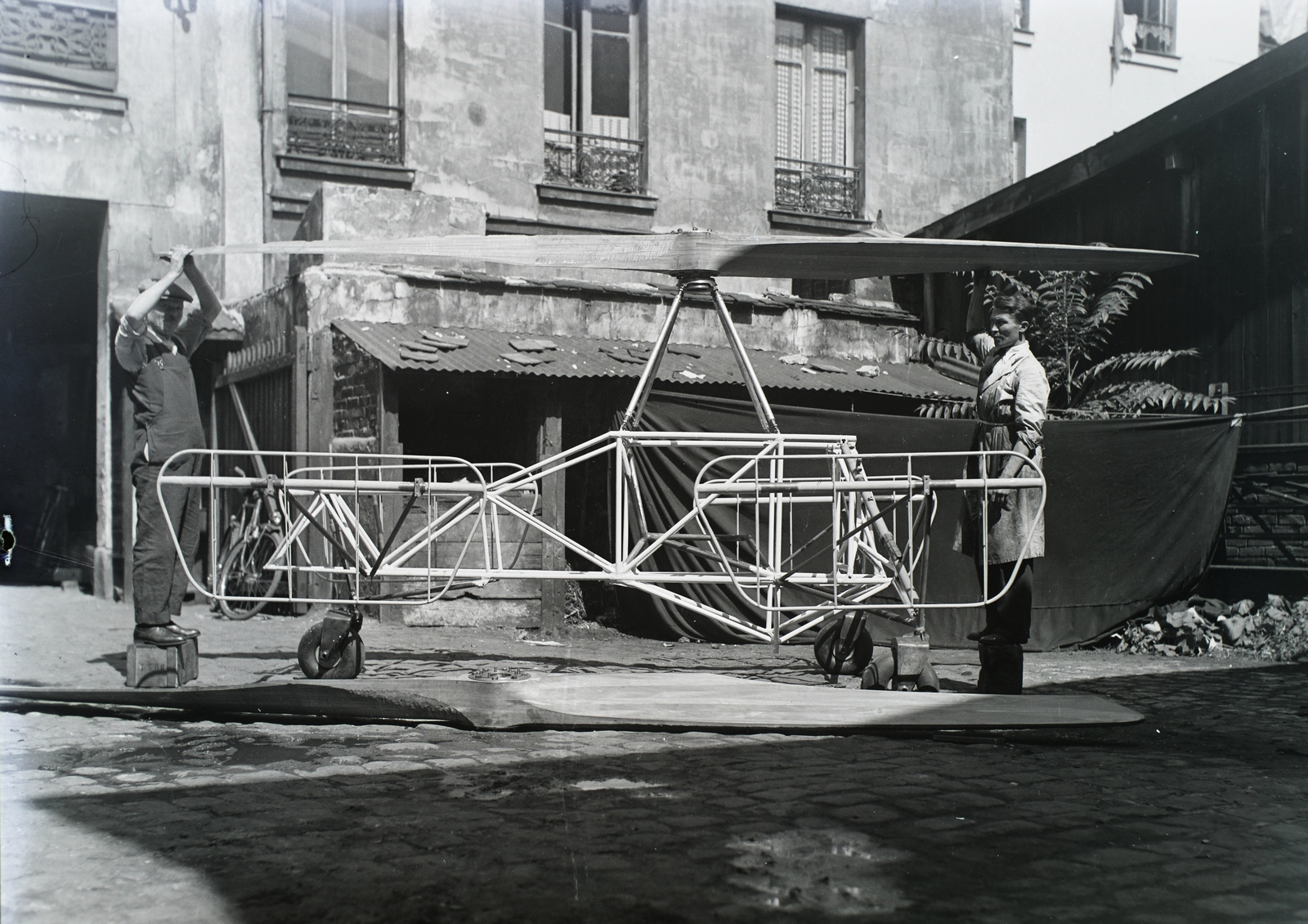 France, Paris, Asboth Oszkár AH 4/a helikopterének váza. Leltári jelzet: MMKM TFGY 2017.5.178, 1938, Magyar Műszaki és Közlekedési Múzeum / Történeti Fényképek Gyűjteménye / Asboth Oszkár gyűjteménye, helicopter, Fortepan #132194