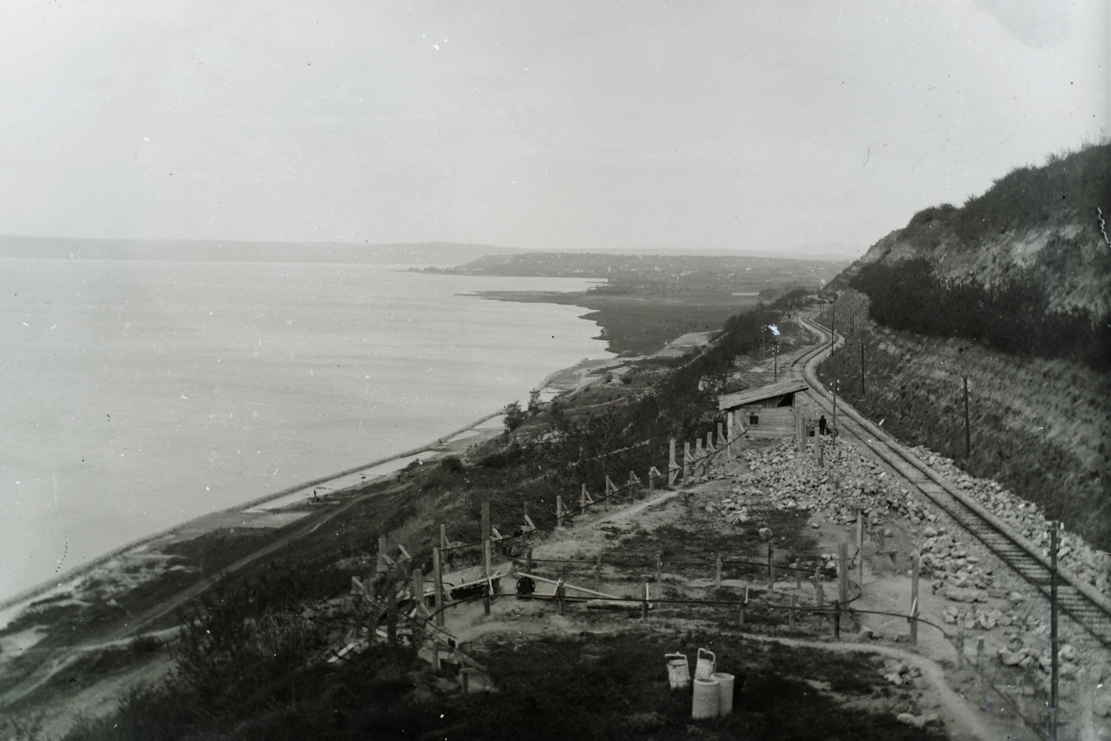 Hungary, Balatonkenese,Balatonakarattya, a települések közötti támfal megerősítési munkálatai. Leltári jelzet: MMKM TFGY 2017.6.40, 1914, Magyar Műszaki és Közlekedési Múzeum / Történeti Fényképek Gyűjteménye, Lake Balaton, Fortepan #132221