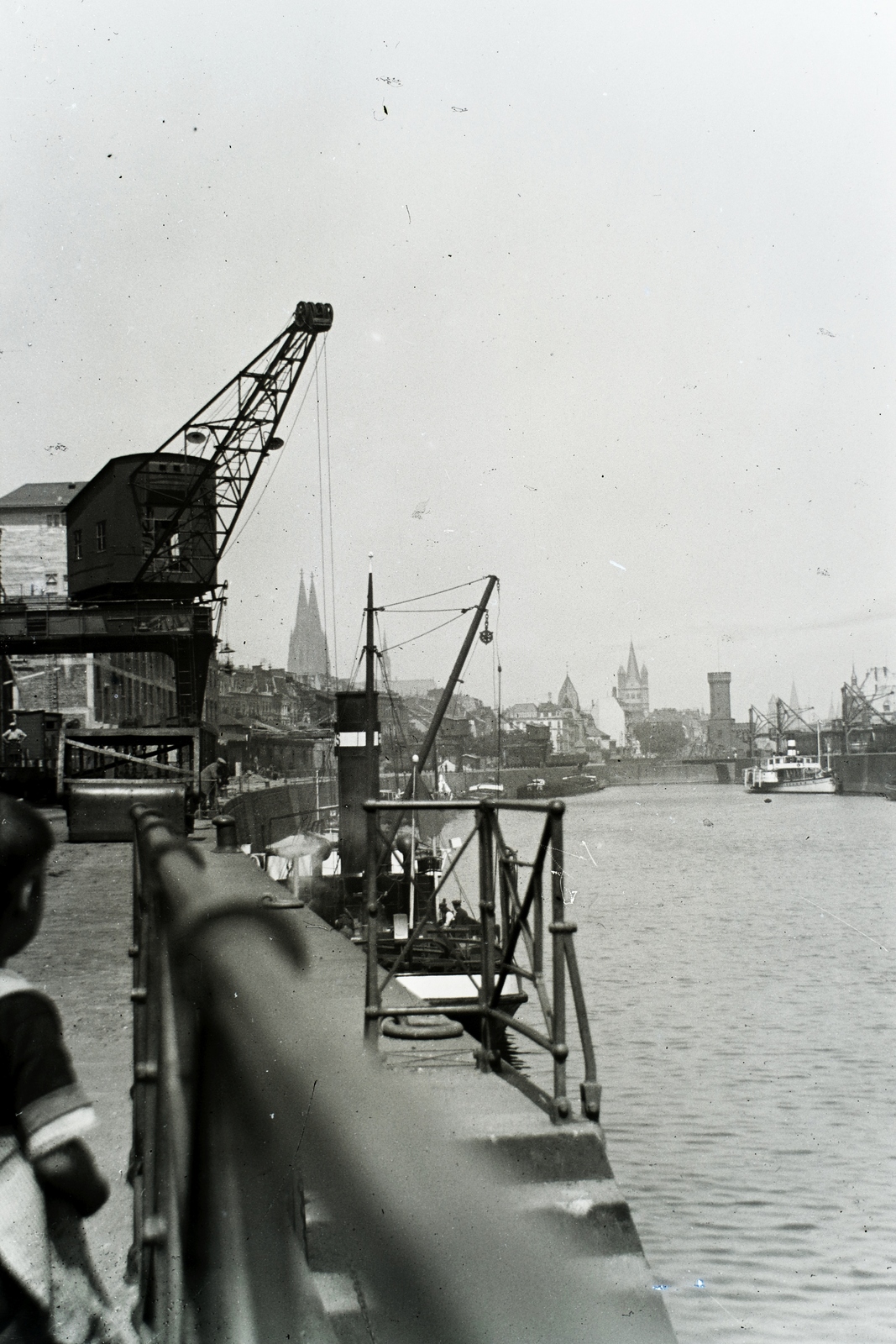 Németország, Köln, Rheinauhafen, kikötő a Rajnán. Leltári jelzet: MMKM TFGY 2017.7.17, 1930, Magyar Műszaki és Közlekedési Múzeum / Történeti Fényképek Gyűjteménye / Nickl Béla gyűjteménye, Fortepan #132241