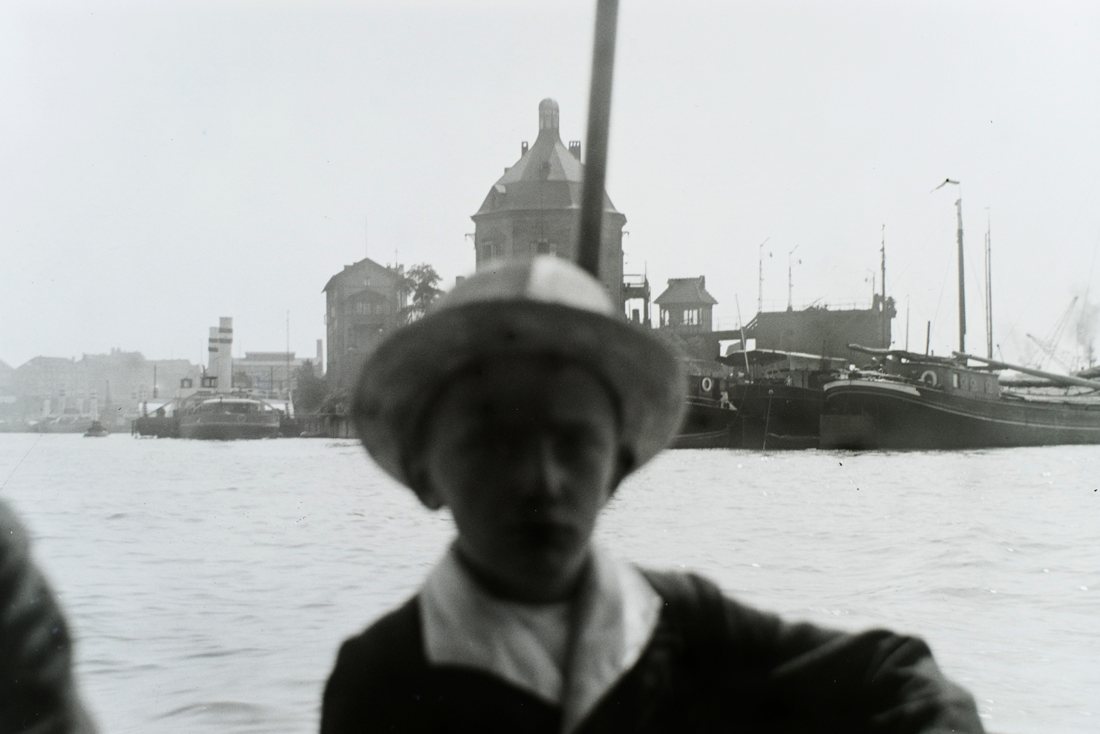 Németország, Duisburg, Ruhrort-i kikötő, balra a Vinckekanal bejárata, jobbra a mára feltöltött Kaiserhafen bejárata. Leltári jelzet: MMKM TFGY 2017.7.34, 1930, Magyar Műszaki és Közlekedési Múzeum / Történeti Fényképek Gyűjteménye / Nickl Béla gyűjteménye, kikötő, Fortepan #132250