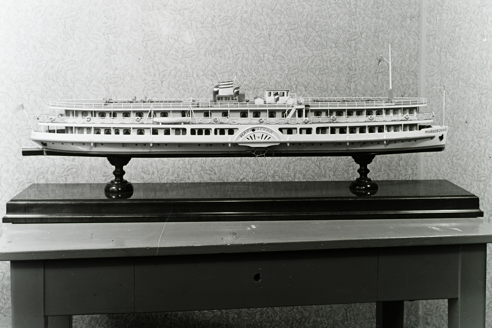Hungary, »Majakovszkij nevű hajó modellje  (valószínűleg egy jóvátételi gyártásban készült 450 lőerős lapátkerekes személyszállító).« Leltári jelzet: MMKM TFGY 2017.10.19, 1954, Magyar Műszaki és Közlekedési Múzeum / Archívum / Negatívtár / özv Venczel Jánosné gyűjteménye, model ship, Fortepan #132298