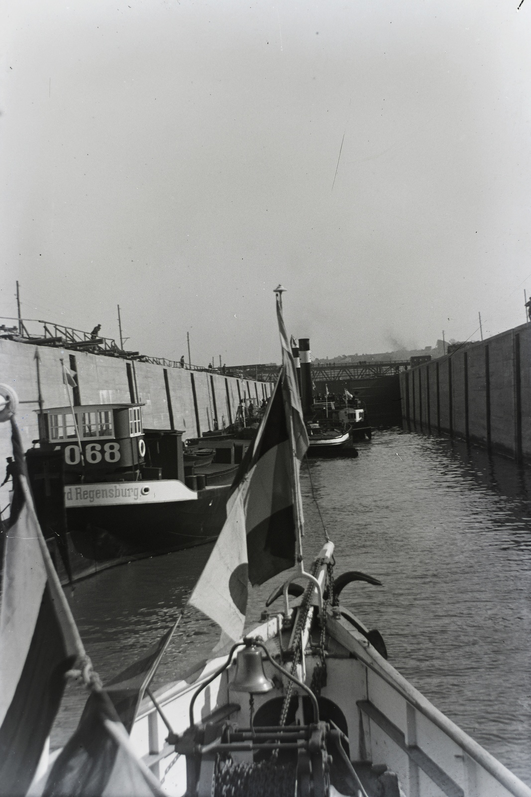 Germany, Passau, Kachlet vízlépcső, hajózsilip. A Bayerischer Lloyd Hajózási Társaság vontató gőzhajója és céges vontatmányai. Leltári jelzet: MMKM TFGY 2017.10.90. Leltári jelzet: MMKM TFGY 2017.10.90, 1931, Magyar Műszaki és Közlekedési Múzeum / Archívum / Negatívtár / özv Venczel Jánosné gyűjteménye, steamboat, Fortepan #132341
