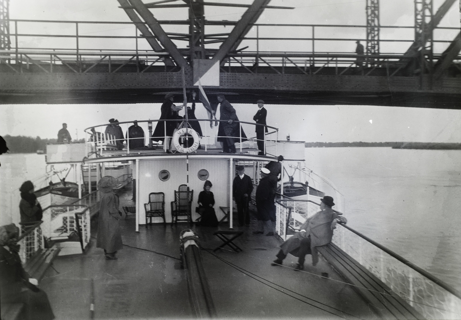 Hungary, Budapest, a felvétel az Újpesti vasúti hídnál, az MFTR Deák Ferencz (épült: 1896.) személyszállító gőzhajó fedélzetén készült., 1916, Magyar Műszaki és Közlekedési Múzeum / Archívum / Negatívtár / özv Venczel Jánosné gyűjteménye, Budapest, Fortepan #132351