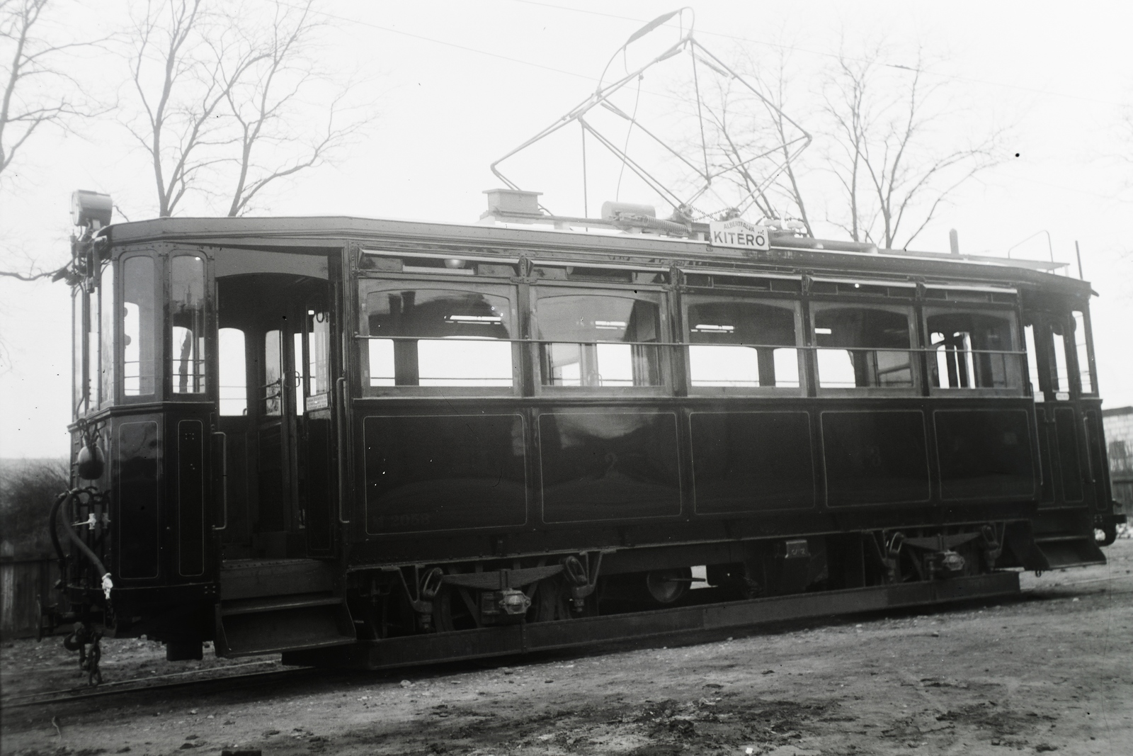 Hungary, Budapest XI., a Szent Gellért tér és az Albertfalva kitérő között közlekedő »BHÉV M V típusú, M 2058 pályaszámú, BBVV eredetű (ex BBVV 58) villamos motorkocsija. Gyártás: Gép- és Vasútfelszerelési Gyár, Kistarcsa, 1918.« Leltári jelzet: 32506, 1928, Magyar Műszaki és Közlekedési Múzeum / Archívum / Negatívtár / BHÉV gyűjteménye, Budapest, BHÉV-organisation, BBVV-organisation, Fortepan #132379