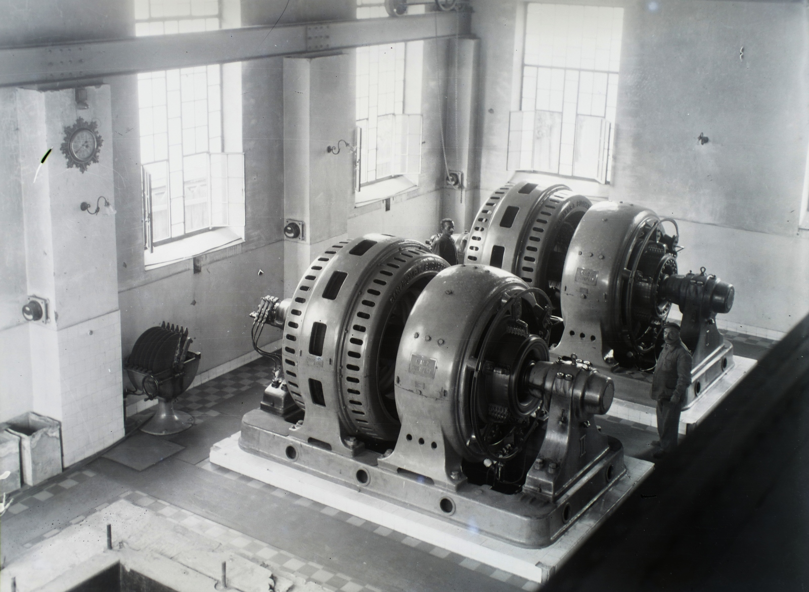 Hungary, Budapest XVI., Nagyicce sor 2., a BHÉV Nagyicce áramátalakítóban 2 db Ganz generátor, teljesítmény: 450 KW, gyártási év: 1908, leszerelve. Leltári jelzet: 32528, 1928, Magyar Műszaki és Közlekedési Múzeum / Archívum / Negatívtár / BHÉV gyűjteménye, Budapest, Fortepan #132395