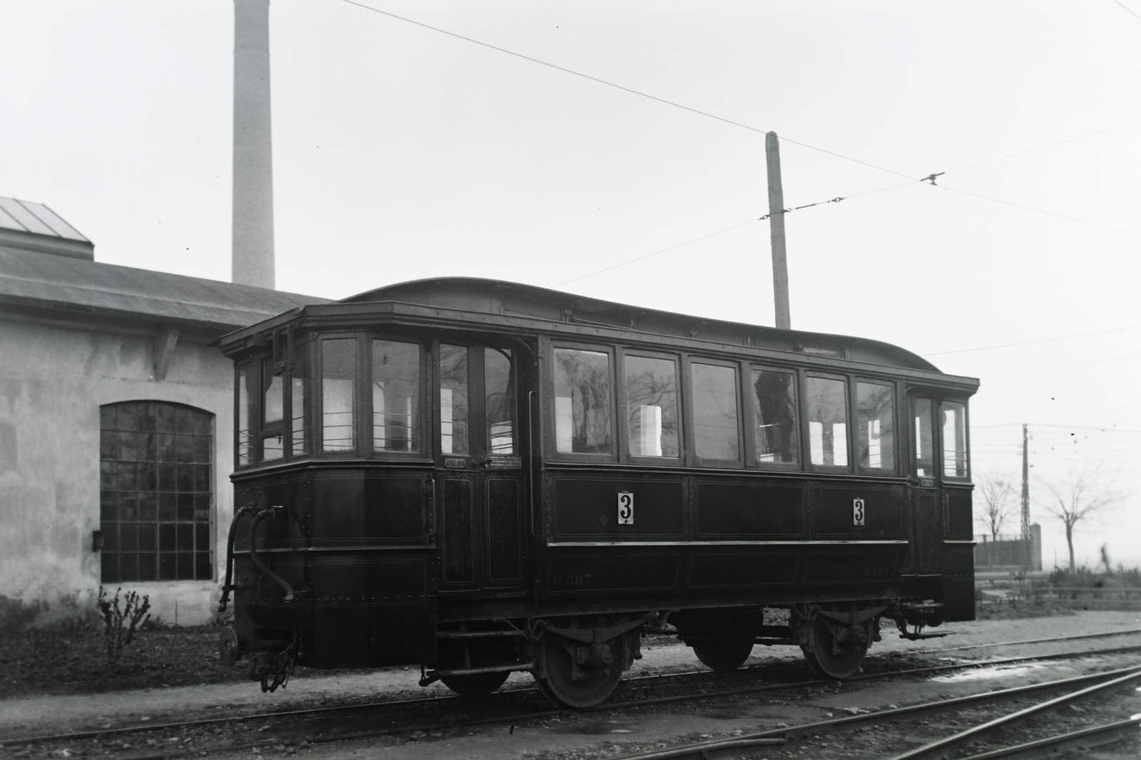 Magyarország, Budapest XI., Fehérvári út (Fő utca), Budafok Forgalmi telep. »A BHÉV P VI típusú, C 3117 pályaszámú, BBVV eredetű (ex BBVV 117 ex BBVV 51), eredetileg egymotoros villamos motorkocsiból átépített pótkocsija. Gyártás: Ganz és Társa, Budapest, 1899.« Leltári jelzet: 395, 1930, Magyar Műszaki és Közlekedési Múzeum / Archívum / Negatívtár / BHÉV gyűjteménye, Budapest, BHÉV-szervezet, Fortepan #132422