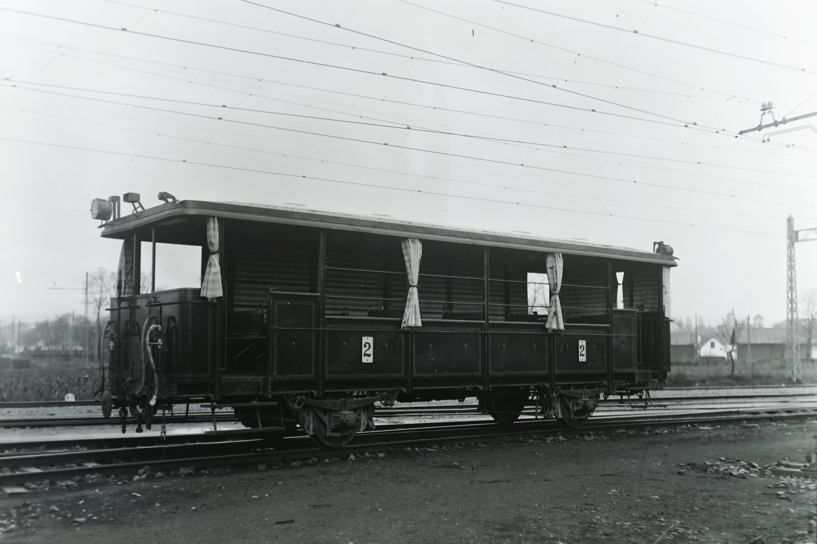 Hungary, Budapest XVI., a Gödöllői HÉV vonala a Sashalmi sétánynál, a rákospalotai leágazásánál. A BHÉV P XI típusú, C 3171 pályaszámú, nyári, nyitott pótkocsija. Gyártás: Magyar Vegyipari Gépgyár, 1928.« Leltári jelzet: 404, 1930, Magyar Műszaki és Közlekedési Múzeum / Archívum / Negatívtár / BHÉV gyűjteménye, Budapest, BHÉV-organisation, Fortepan #132430