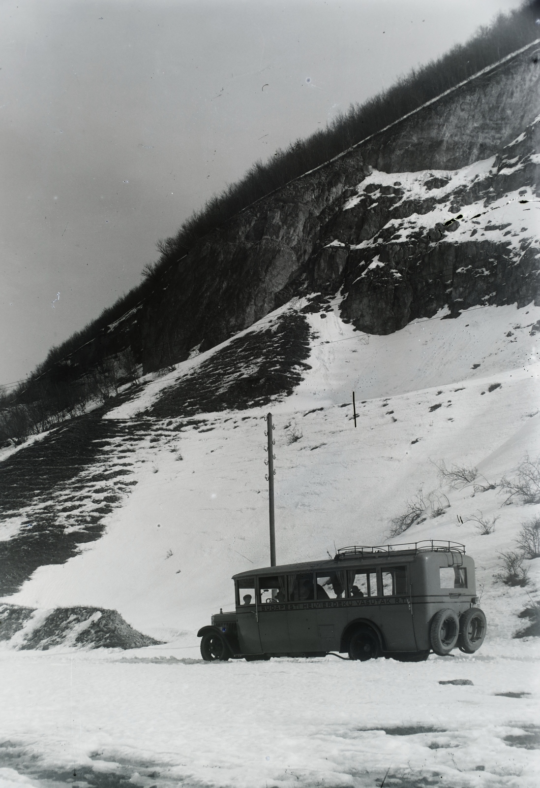Magyarország, Visegrád, »A BHÉV MÁVAG M 26 típusú, Bp 17-261 forgalmi rendszámú, a visegrádi vonalra beszerzett "nagy" autóbusza. Gyártás: MÁVAG Budapest, 1928.« Leltári jelzet: 411, 1928, Magyar Műszaki és Közlekedési Múzeum / Archívum / Negatívtár / BHÉV gyűjteménye, MÁVAG-márka, Fortepan #132437