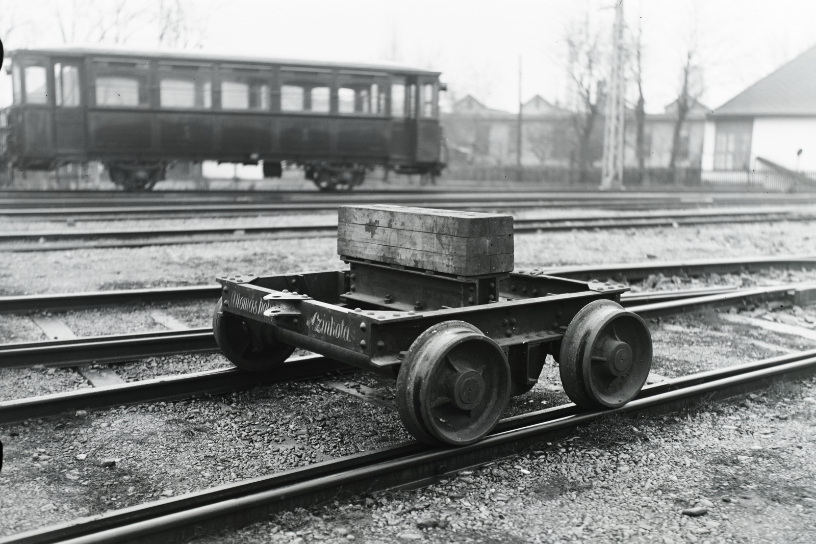 Hungary, Budapest XVI., Cinkota forgalmi telep, a BHÉV törött tengelyű járművek továbbítására szolgáló pályakocsija. Leltári jelzet: 417, 1932, Magyar Műszaki és Közlekedési Múzeum / Archívum / Negatívtár / BHÉV gyűjteménye, Budapest, Fortepan #132443