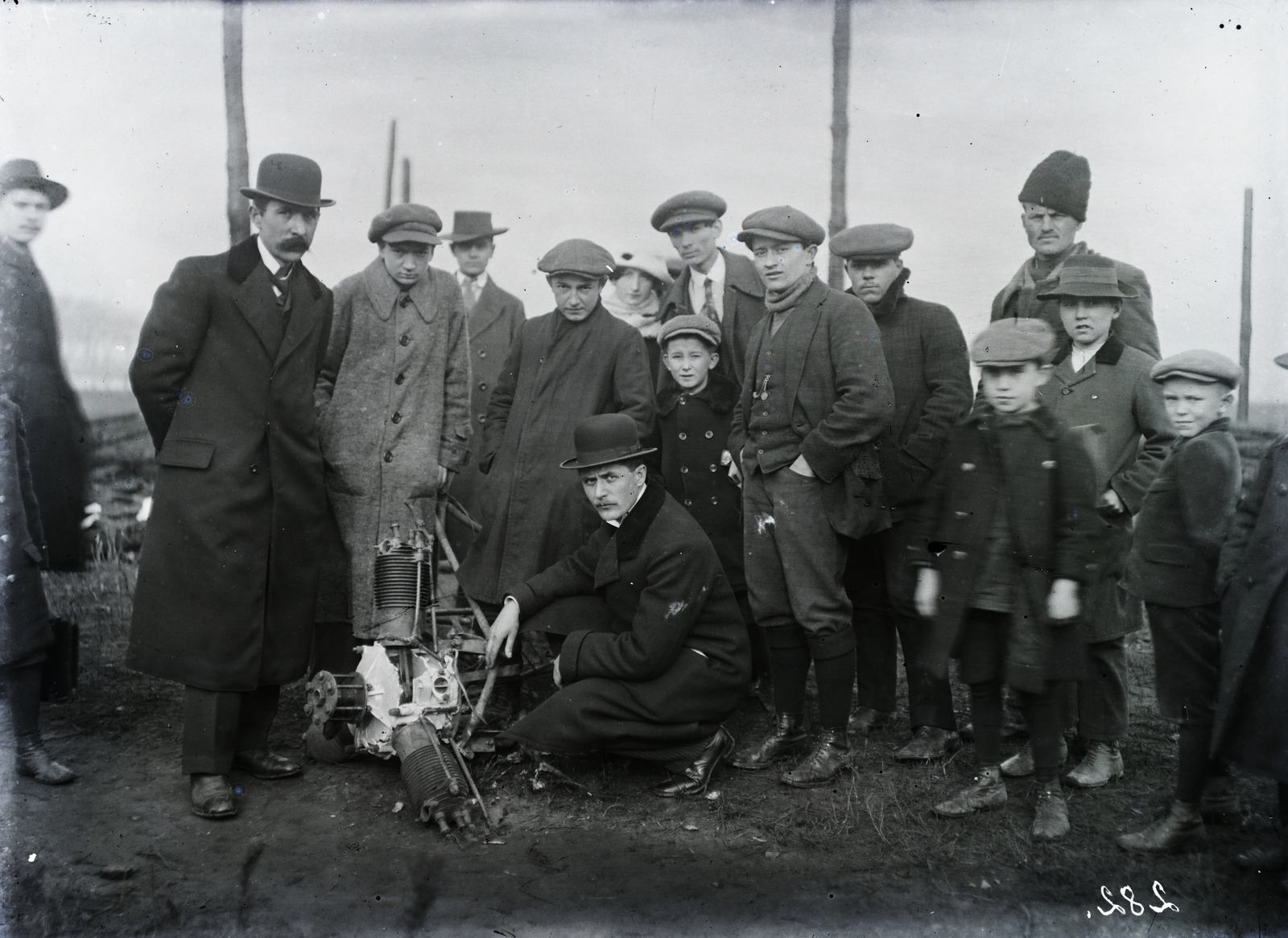 »Zsemle Elemér 1912-ben leégett motorja.« Leltári jelzet: 282, 1912, Magyar Műszaki és Közlekedési Múzeum / Archívum / Negatívtár / Wéber Károlyné gyűjteménye, accident, aircraft designer, Fortepan #132490