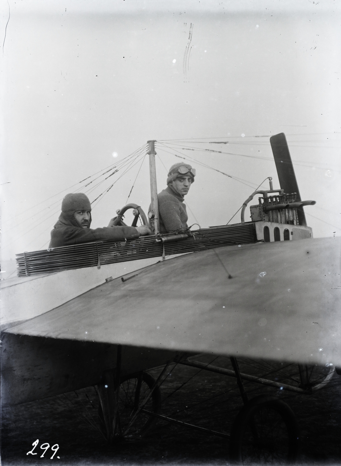 »Tóth József kétüléses monoplájna, 40 LE 4 hengeres, Gregoire motor. Elöl Péter Gyula.« Leltári jelzet: 299, 1912, Magyar Műszaki és Közlekedési Múzeum / Archívum / Negatívtár / Wéber Károlyné gyűjteménye, airplane, monoplane, Fortepan #132502