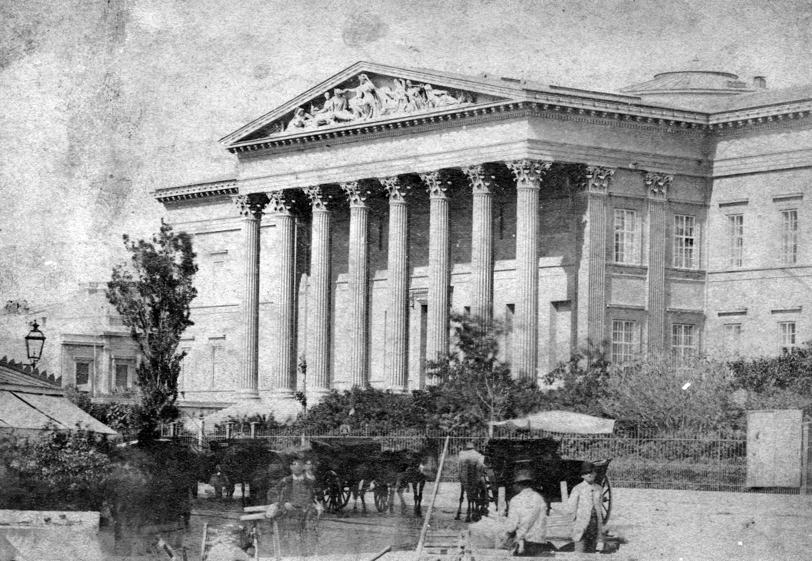 Hungary, Budapest VIII., Magyar Nemzeti Múzeum. A felvétel 1875 körül készült, 1900, GGAABBOO, architectural heritage, museum, Mihály Pollack-design, pillar, pediment, cab-horse, Budapest, Fortepan #13251