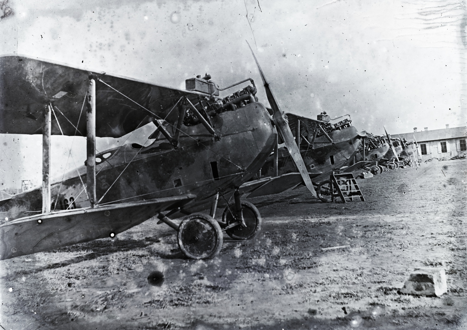 »UFAG C.I típusú repülőgépek sora.« Leltári jelzet: 698, 1915, Magyar Műszaki és Közlekedési Múzeum / Archívum / Negatívtár / Bauer István gyűjteménye, airplane, airport, UFAG-brand, Fortepan #132531