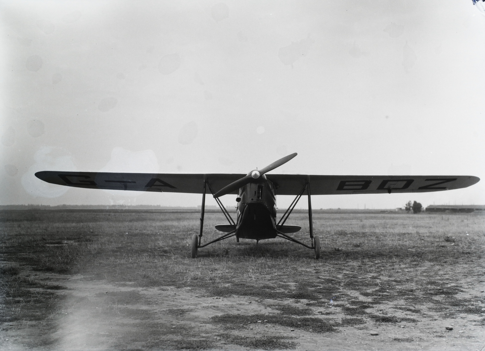 Hungary, Mátyásföld Airport, Budapest XVI., gróf Wenckheim Frigyes Angliából vásárolt Desoutter II típusú sportrepülőgépe. Leltári jelzet: 1128, 1932, Magyar Műszaki és Közlekedési Múzeum / Archívum / Negatívtár / özv Batta Ábrahámné gyűjteménye, flying, airplane, Budapest, registration mark, Desoutter-brand, Fortepan #132541