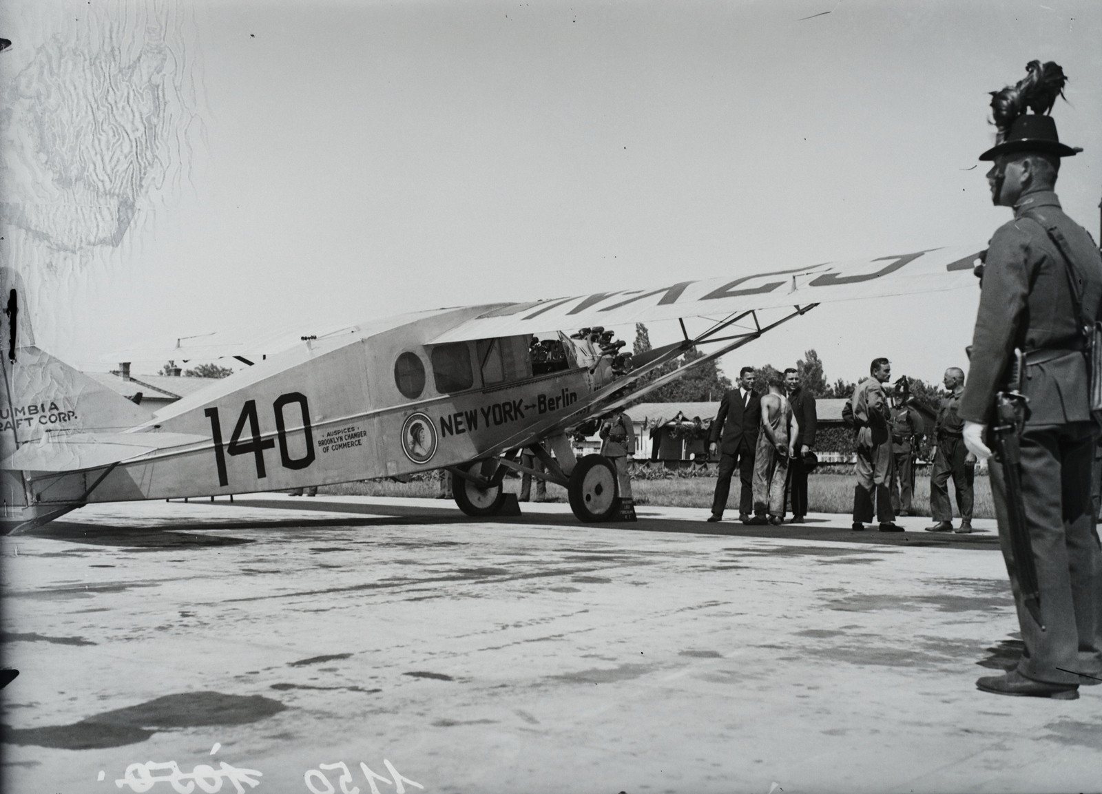 Hungary, Mátyásföld Airport, Budapest XVI., Chamberlin és Levine óceánrepülők Wright-Bellanca típusú repülőgépe. Leltári jelzet: 1150, 1927, Magyar Műszaki és Közlekedési Múzeum / Archívum / Negatívtár / Magyar Nemzeti Múzeum Történeti Képcsarnok gyűjteménye, airplane, gendarme, Budapest, registration mark, Wright-Bellanca-brand, Fortepan #132553