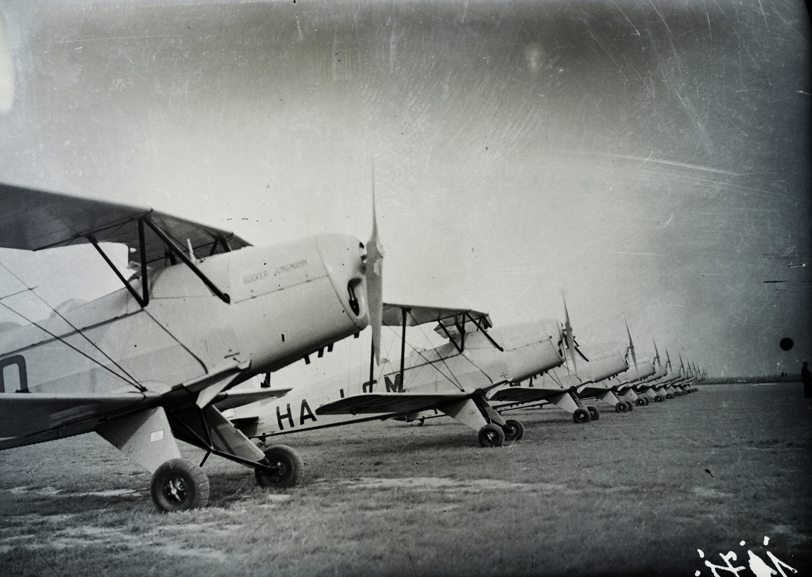 Hungary, Budaörs Airport, Budapest XI., a Horthy Miklós Nemzeti Repülő Alap kiképző keretének iskolarepülőgépei, Bücker Bü 131 "Jungmann" repülőgép. Leltári jelzet: 1171, 1941, Magyar Műszaki és Közlekedési Múzeum / Archívum / Negatívtár / Magyar Nemzeti Múzeum Történeti Képcsarnok gyűjteménye, airplane, airport, Bücker-brand, Budapest, registration mark, Fortepan #132574