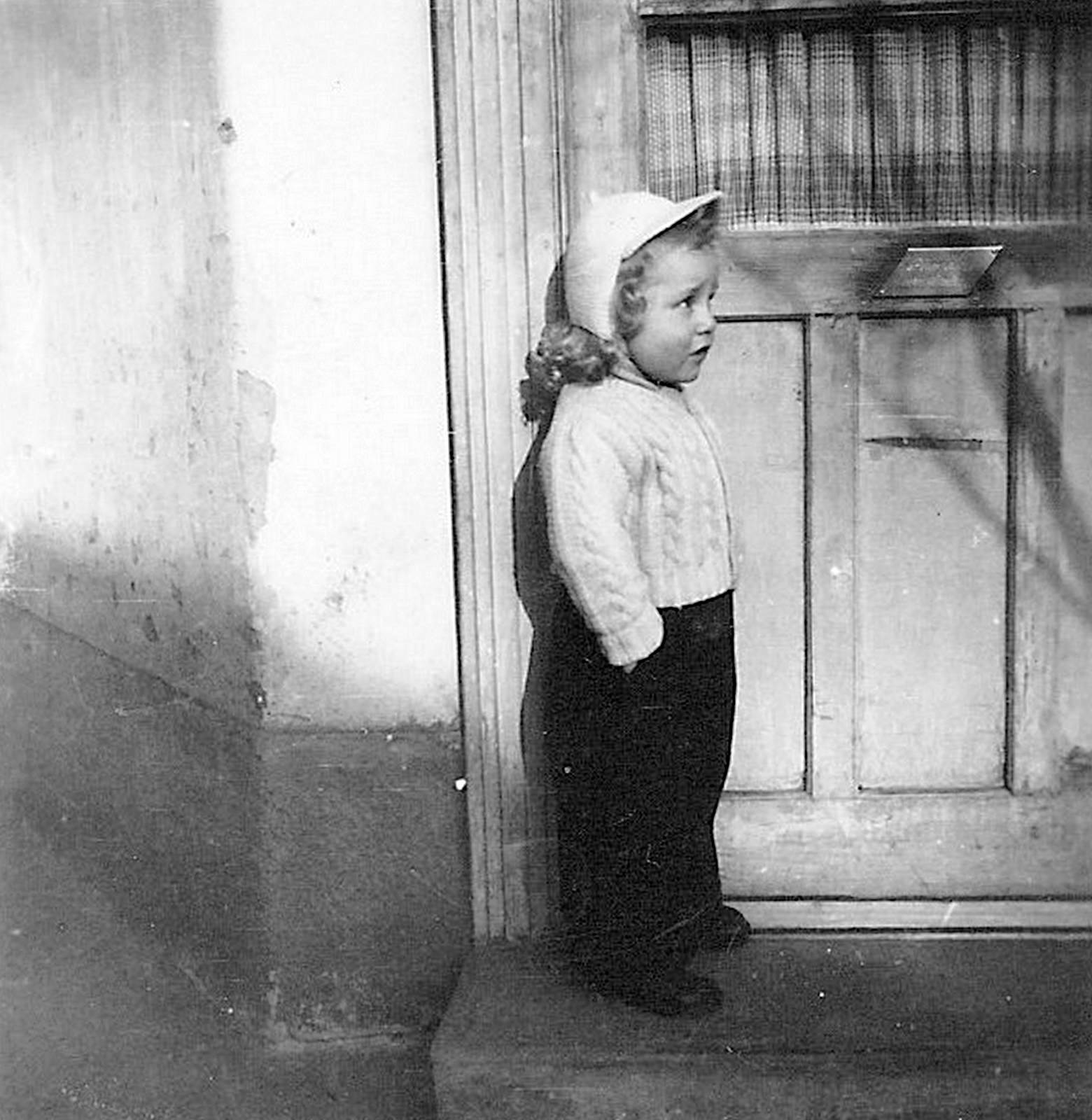 Hungary, Budapest IV., Thaly Kálmán utca., 1953, Péter Gábor, kid, Budapest, cap, girl, hands in pockets, cardigan, Fortepan #13262
