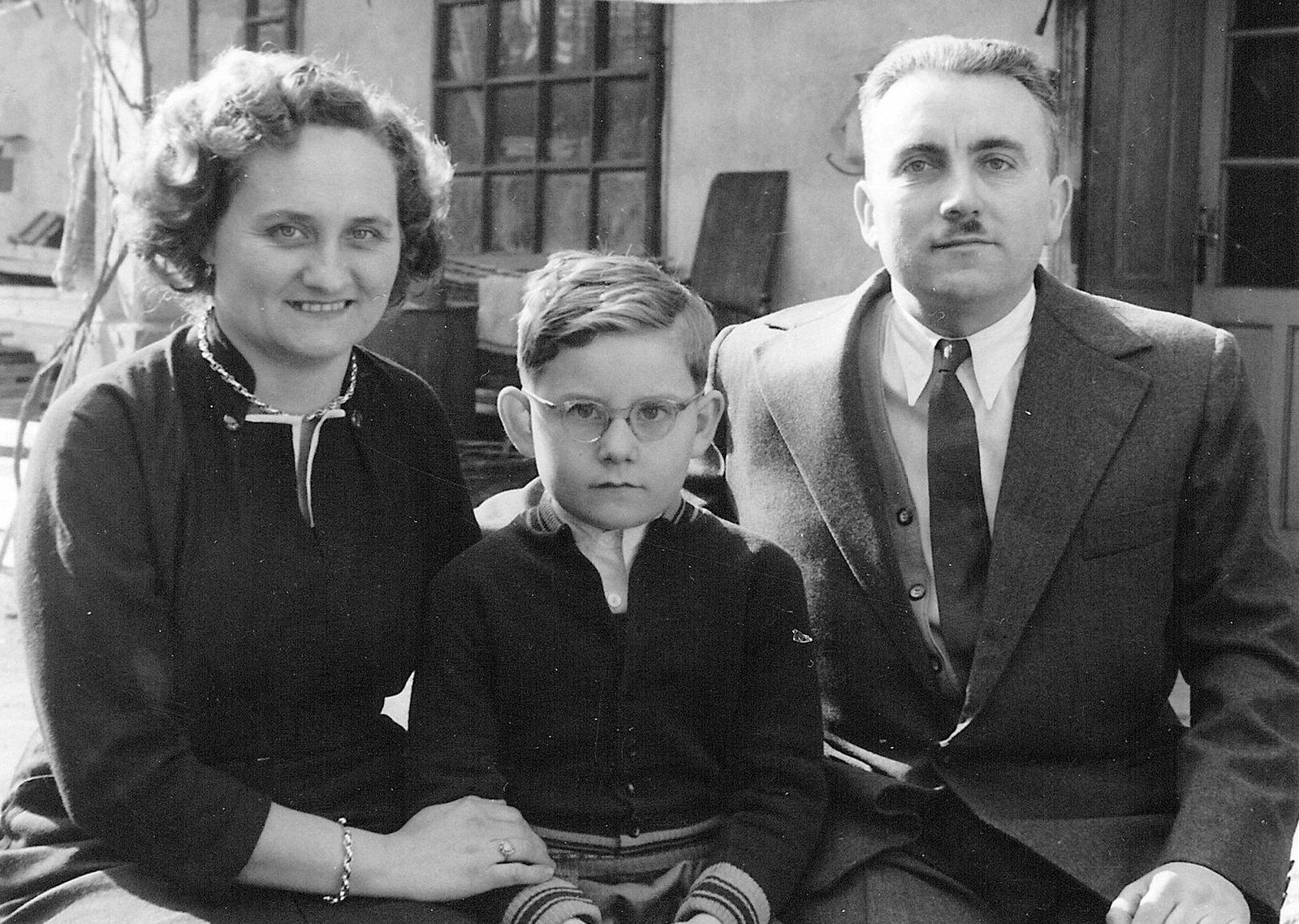 Hungary, Budapest IV., Thaly Kálmán utca., 1956, Péter Gábor, Budapest, family, kid, glasses, Fortepan #13263