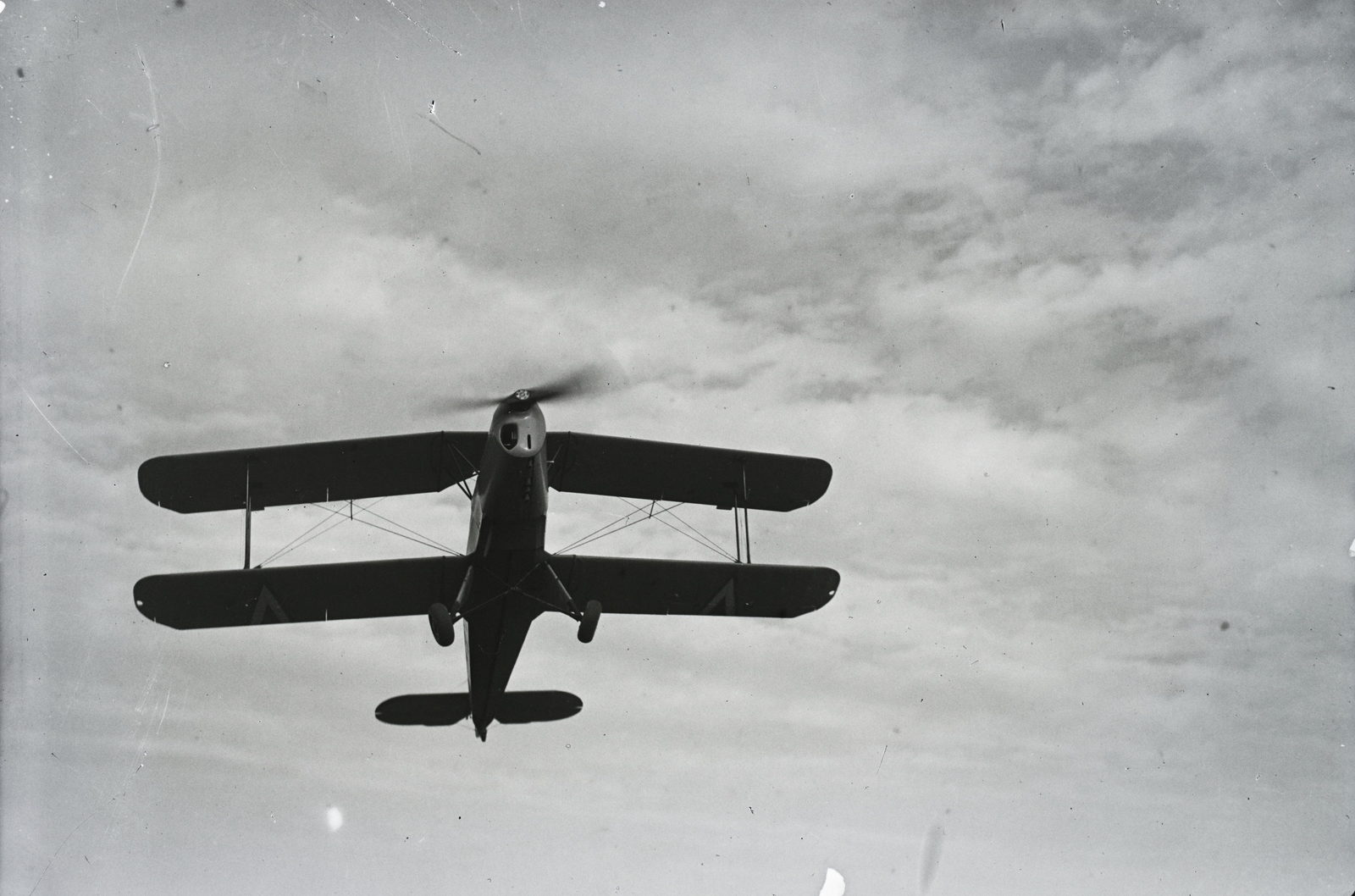 Hungary, Budaörs Airport, Budapest XI., a Horthy Miklós Nemzeti Repülő Alap kiképző keretének iskolarepülőgépe, Bücker Bü 131 "Jungmann" repülőgép. Leltári jelzet: 1380, 1943, Magyar Műszaki és Közlekedési Múzeum / Archívum / Negatívtár / Magyar Nemzeti Múzeum Történeti Képcsarnok gyűjteménye, airplane, Bücker-brand, Budapest, Fortepan #132681
